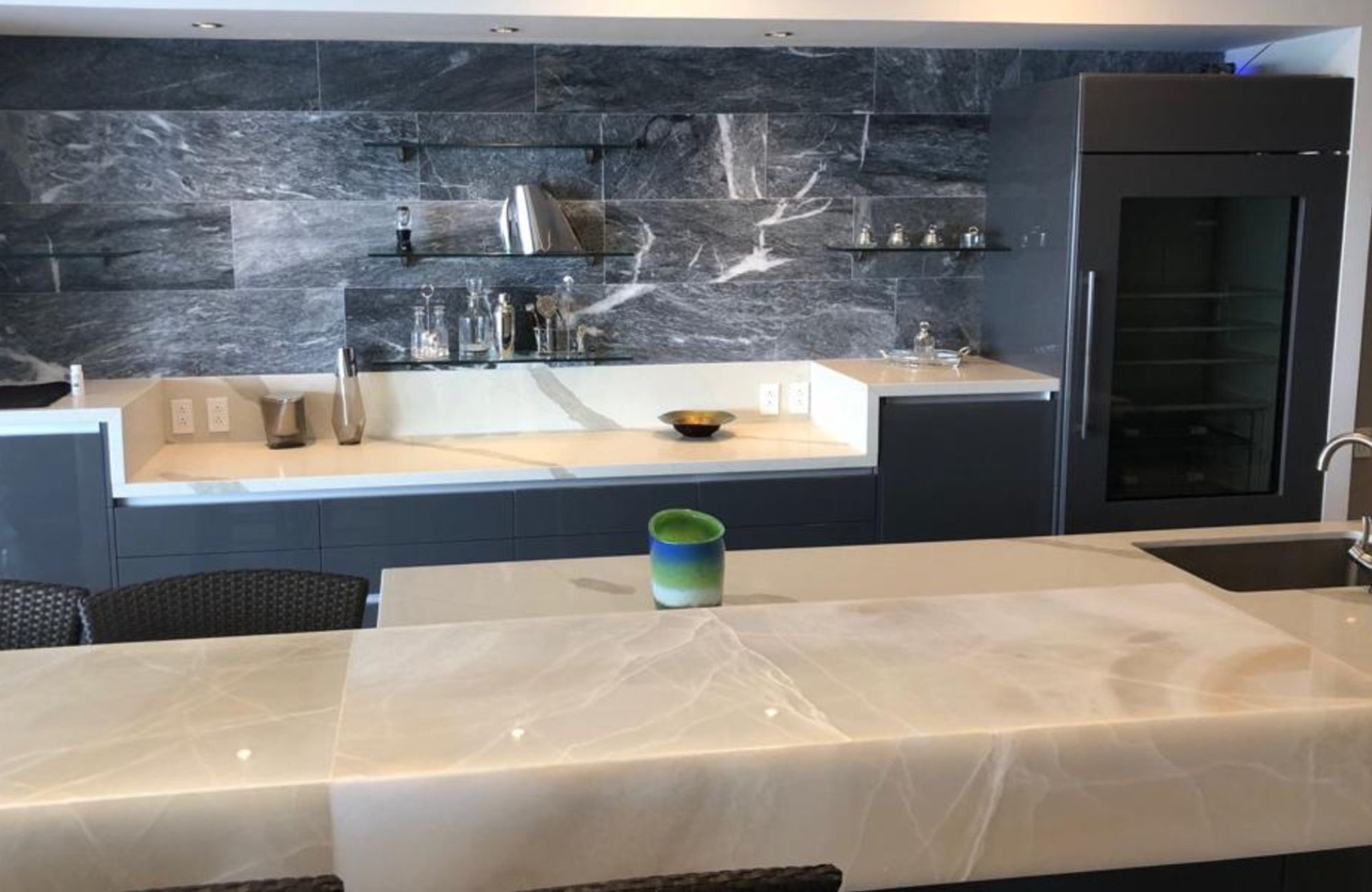 Penthouse de lujo con vista al mar y la marina, con amenidades: alberca infinity, spa, gimnasio, area lounge, salon de eventos, lobby