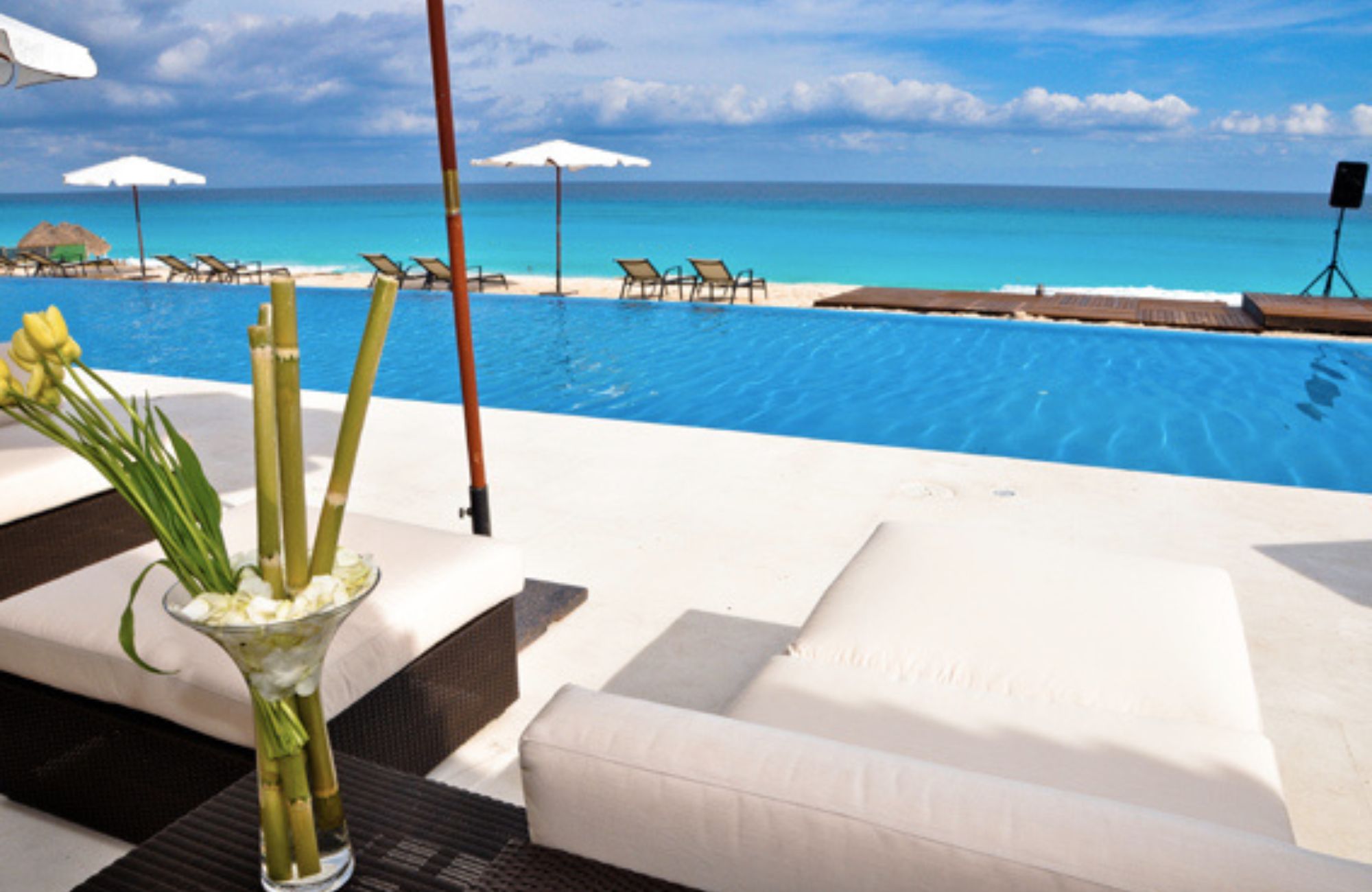 Penthouse de lujo con vista al mar y la marina, con amenidades: alberca infinity, spa, gimnasio, area lounge, salon de eventos, lobby