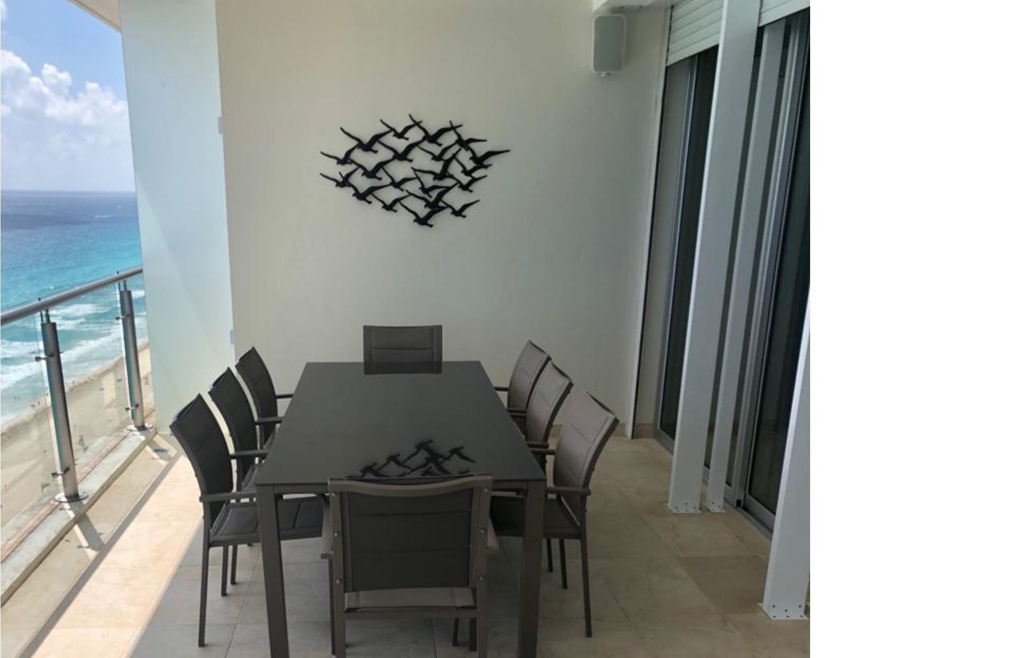 Penthouse de lujo con vista al mar y la marina, con amenidades: alberca infinity, spa, gimnasio, area lounge, salon de eventos, lobby