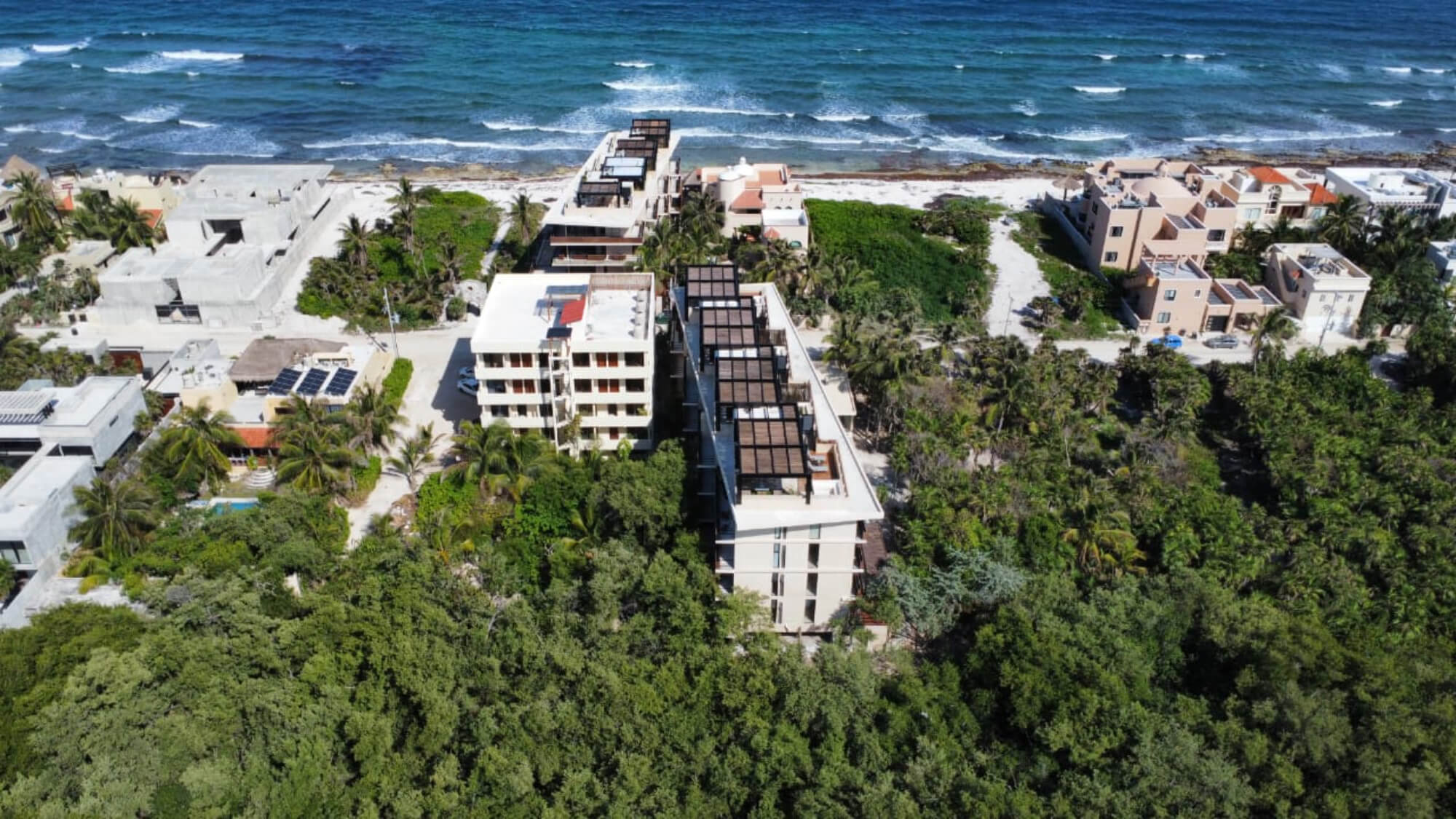 Luxurious and spacious apartment with amenities and a poolside bar in Aldea Zam&aacute;.