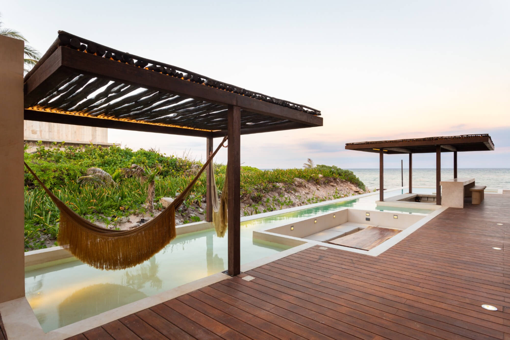 Departamento frente al mar con jacuzzi privado, alberca, pool bar, venta Tulum