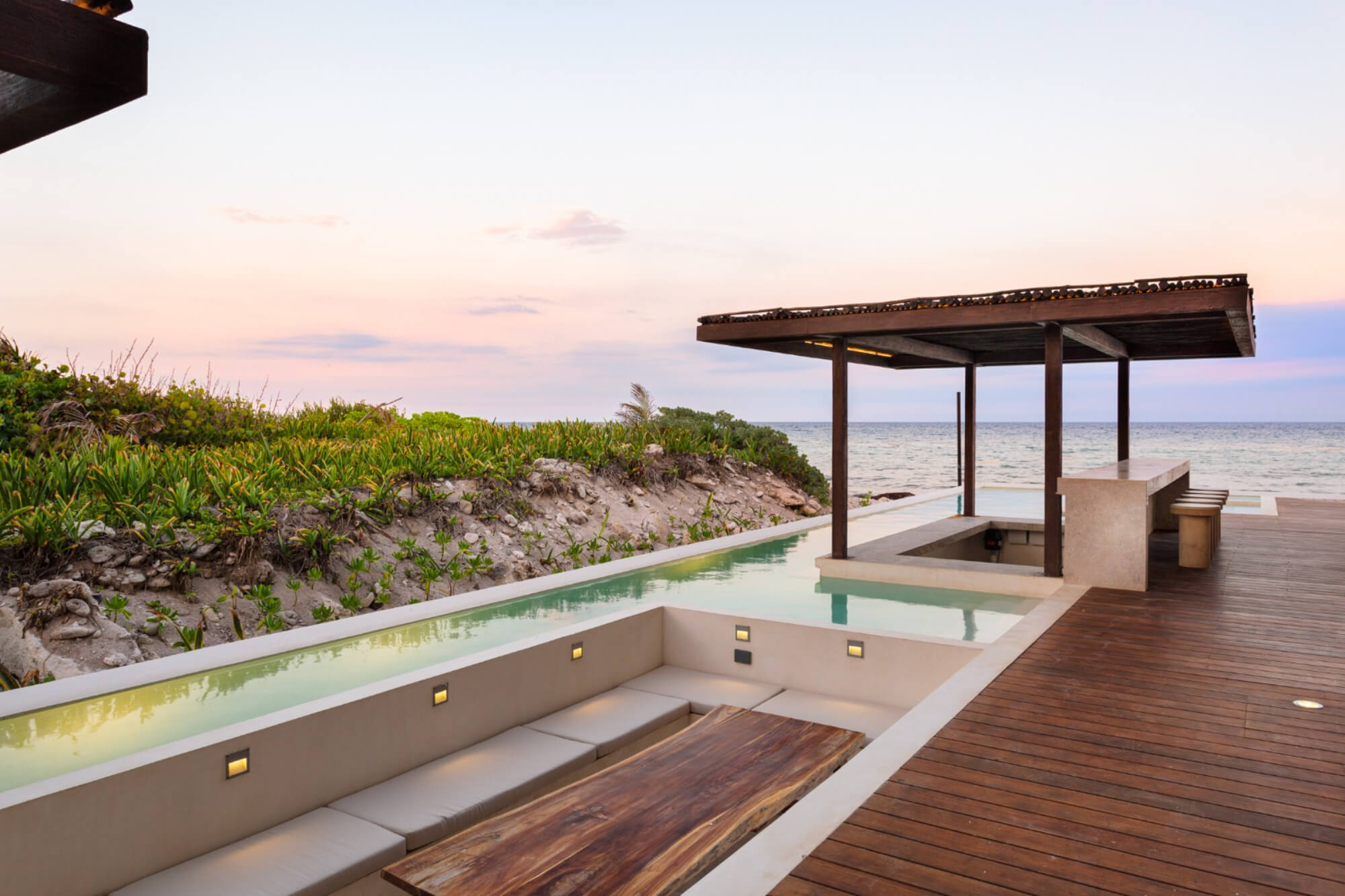 Departamento frente al mar con jacuzzi privado, alberca, pool bar, venta Tulum