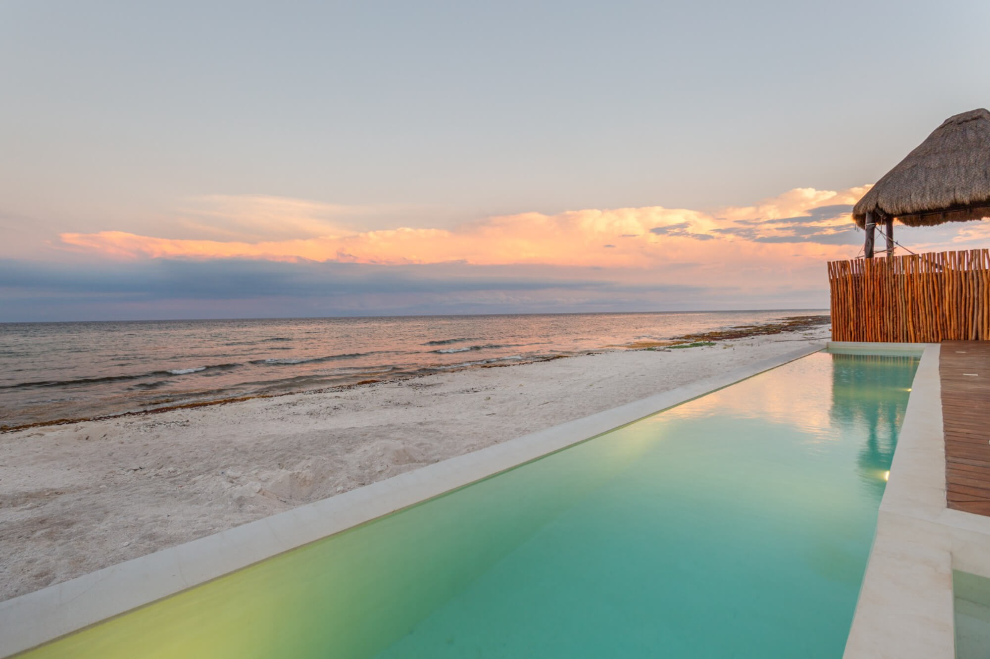 Departamento frente al mar con jacuzzi privado, alberca, pool bar, venta Tulum