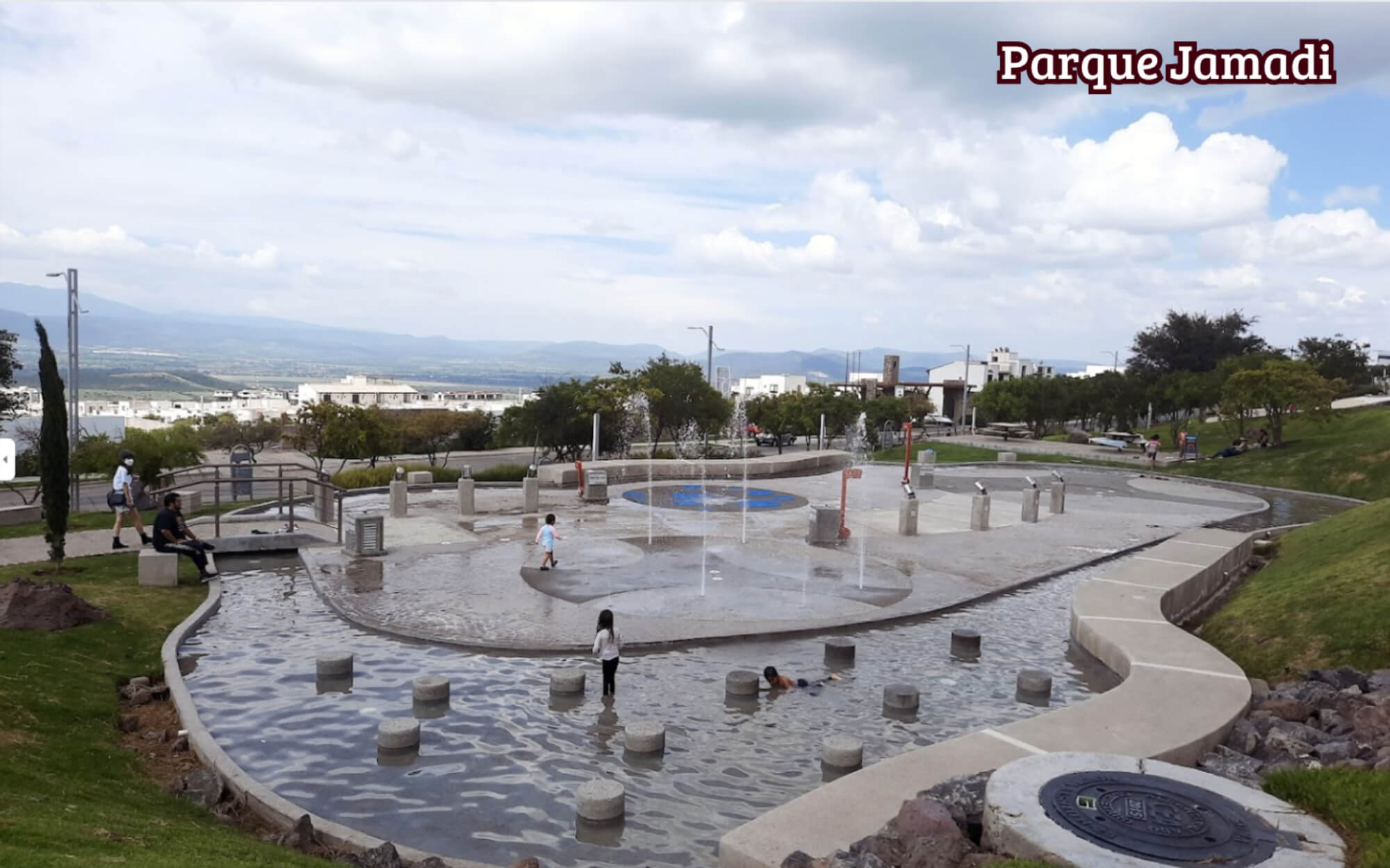 House with garden, terrace, service room, for sale, Juriquilla, Queretaro.