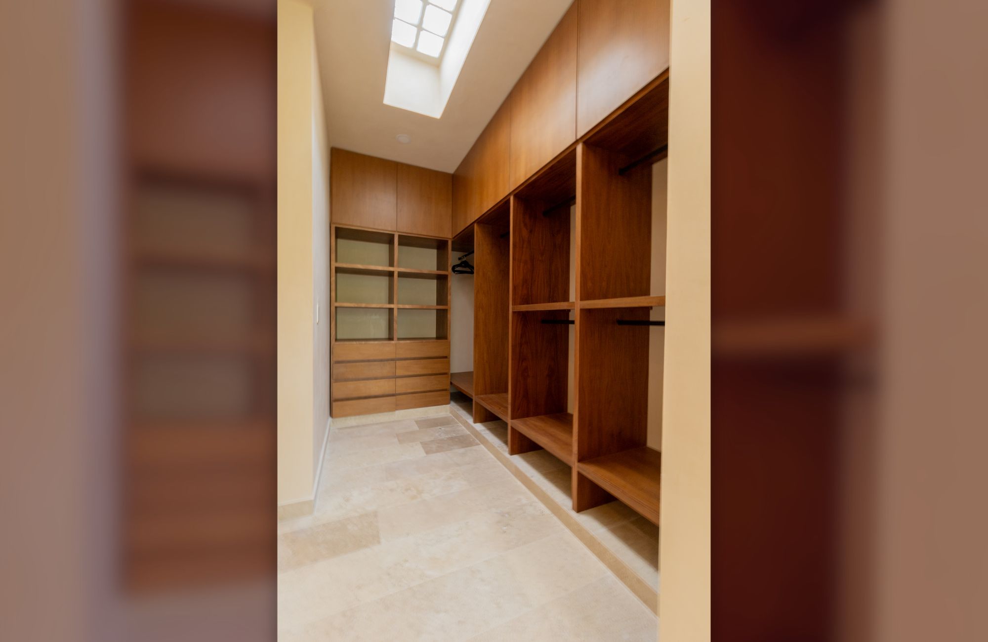 Casa con alberca privada, tina de hidromasaje, tarjeta de llave inteligente, amenidades: gimnasio, bar de jugos y caf&eacute;, alberca com&uacute;n