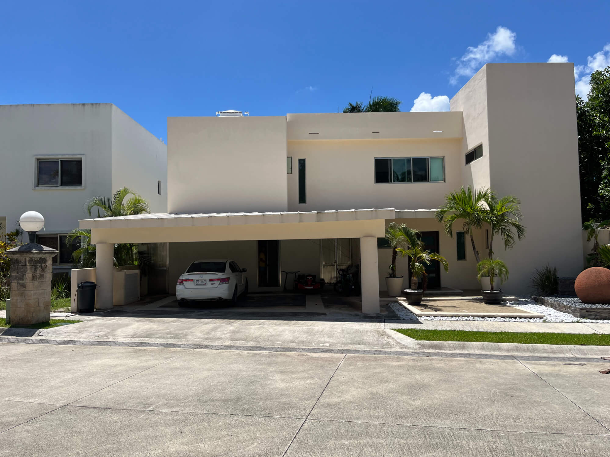 Casa frente al lago, alberca privada, muelle con acceso al lago para kayaks, area de spa y regadera con vapor, en residencial con casa club