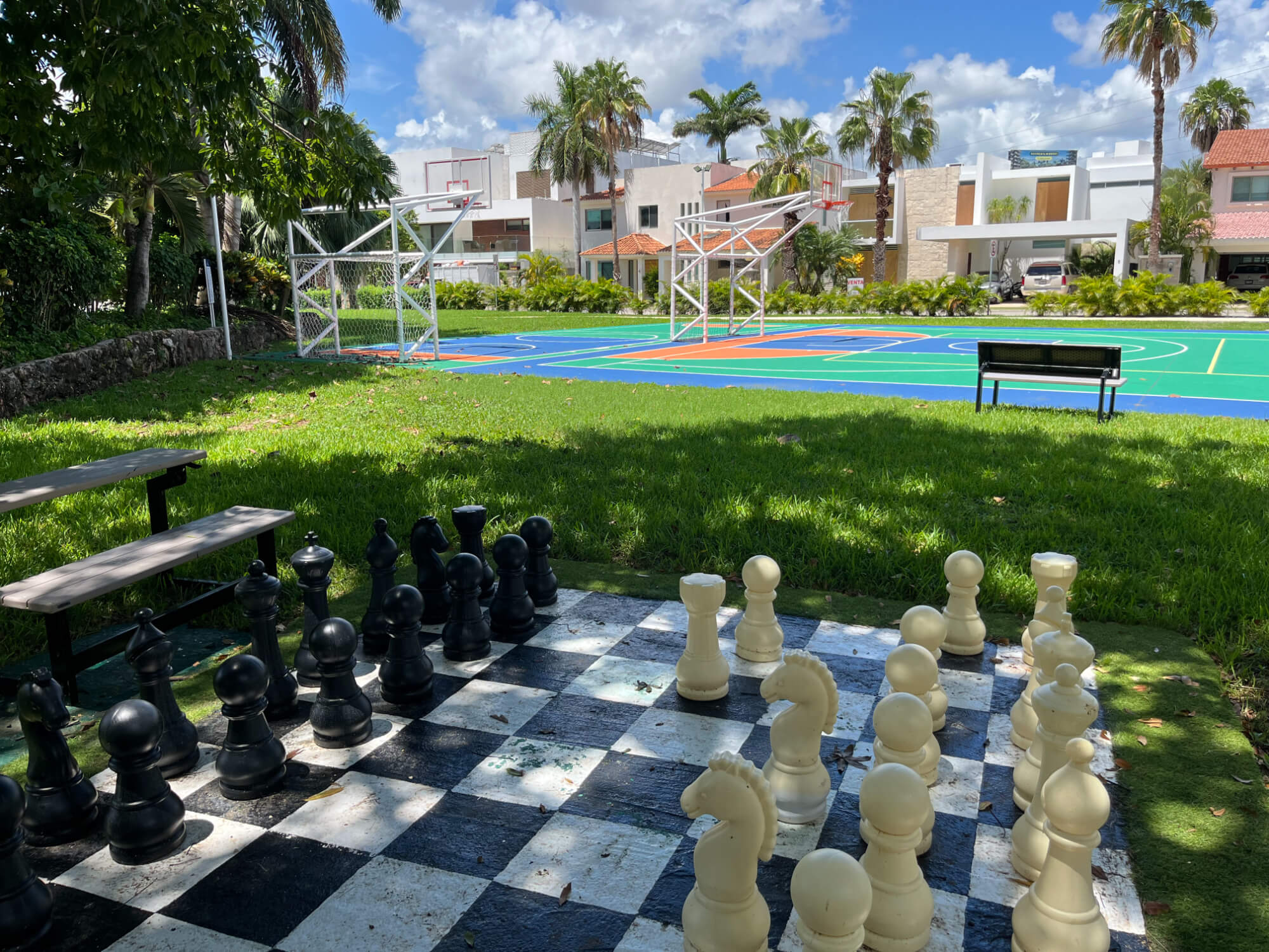 Casa frente al lago, alberca privada, muelle con acceso al lago para kayaks, area de spa y regadera con vapor, en residencial con casa club