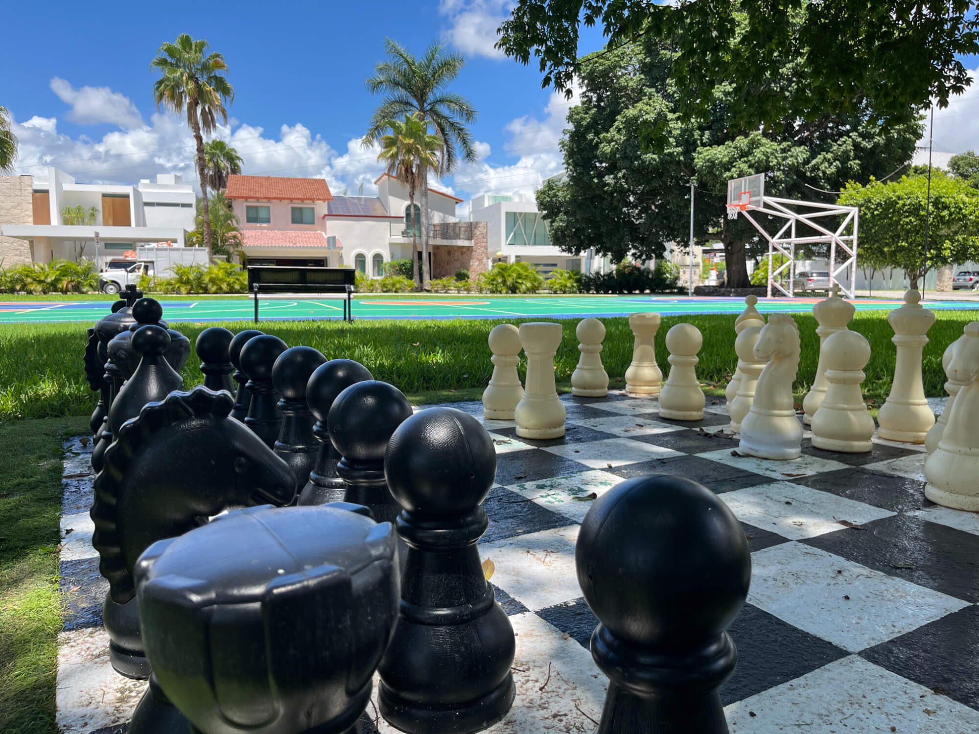 Casa frente al lago, alberca privada, muelle con acceso al lago para kayaks, area de spa y regadera con vapor, en residencial con casa club