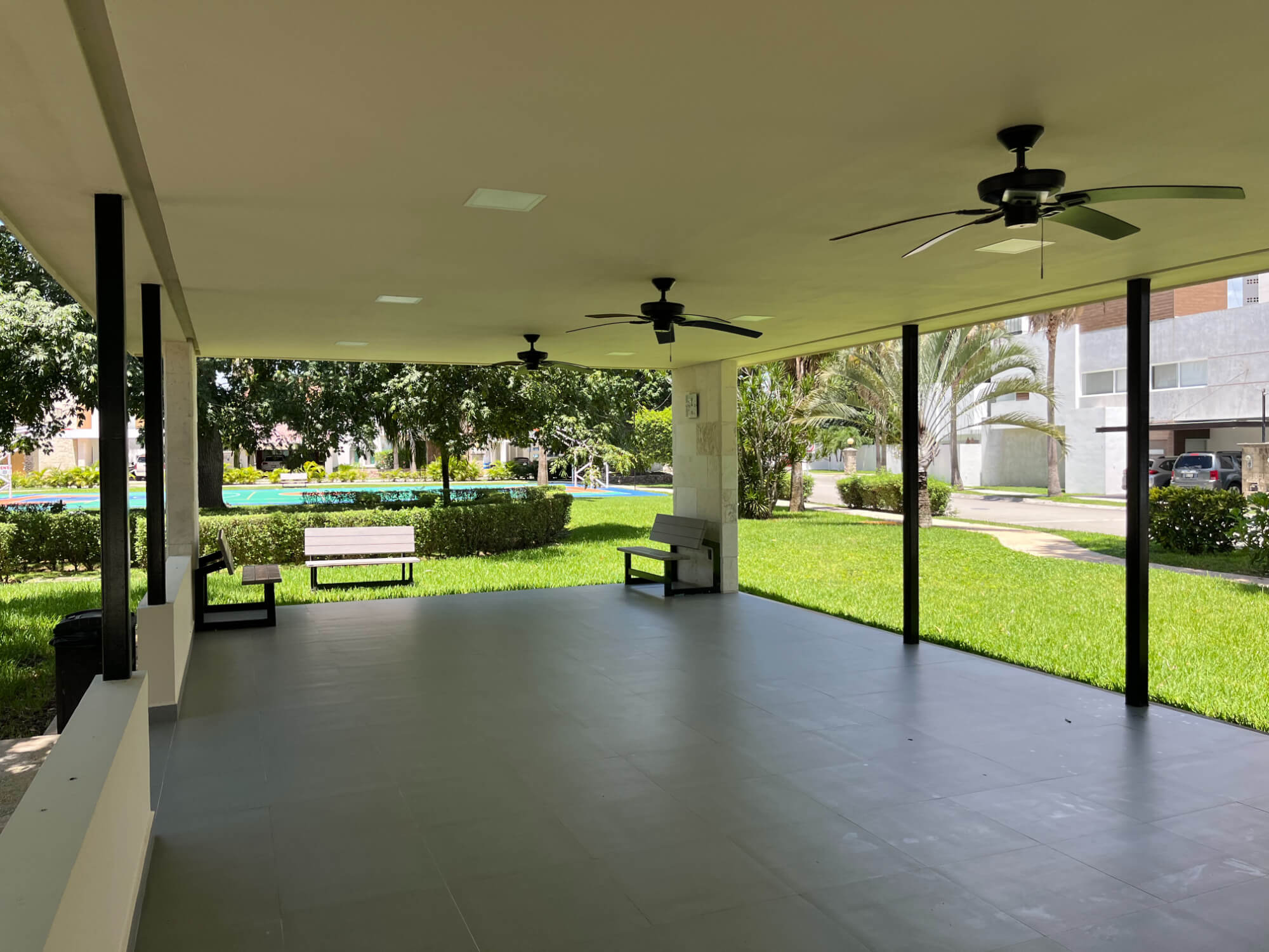 Casa frente al lago, alberca privada, muelle con acceso al lago para kayaks, area de spa y regadera con vapor, en residencial con casa club