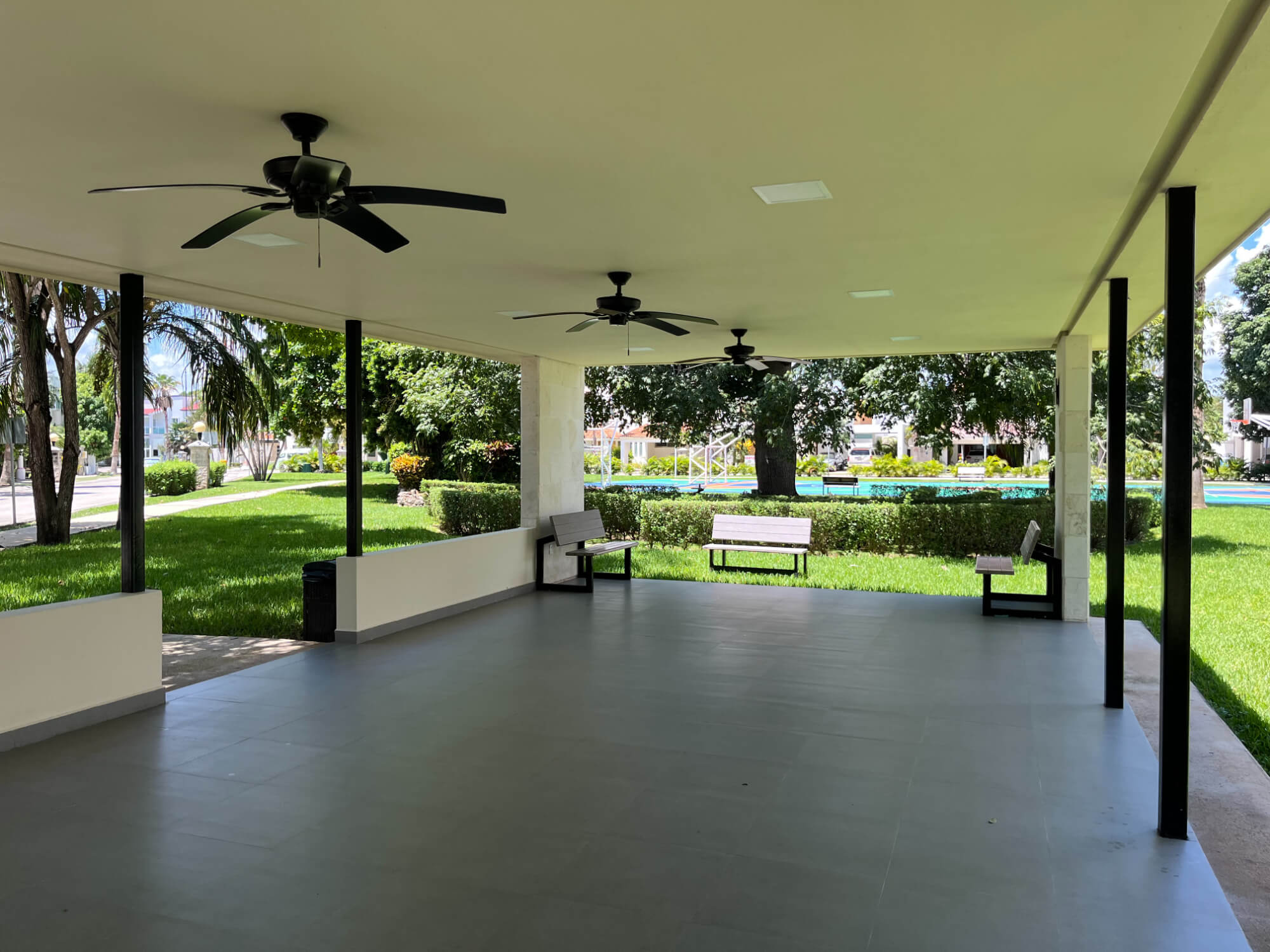 Casa frente al lago, alberca privada, muelle con acceso al lago para kayaks, area de spa y regadera con vapor, en residencial con casa club