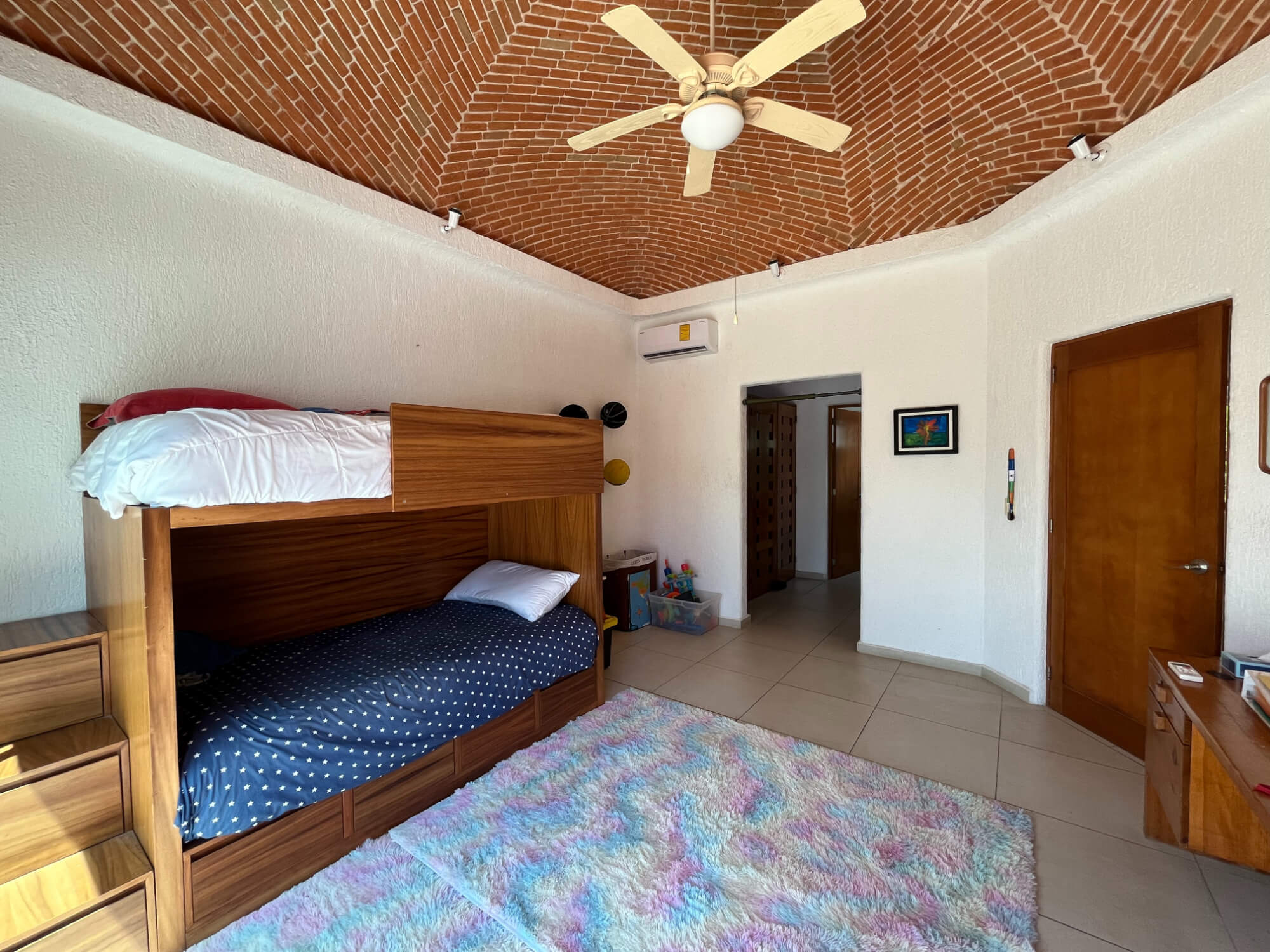 Casa frente al lago, alberca privada, muelle con acceso al lago para kayaks, area de spa y regadera con vapor, en residencial con casa club