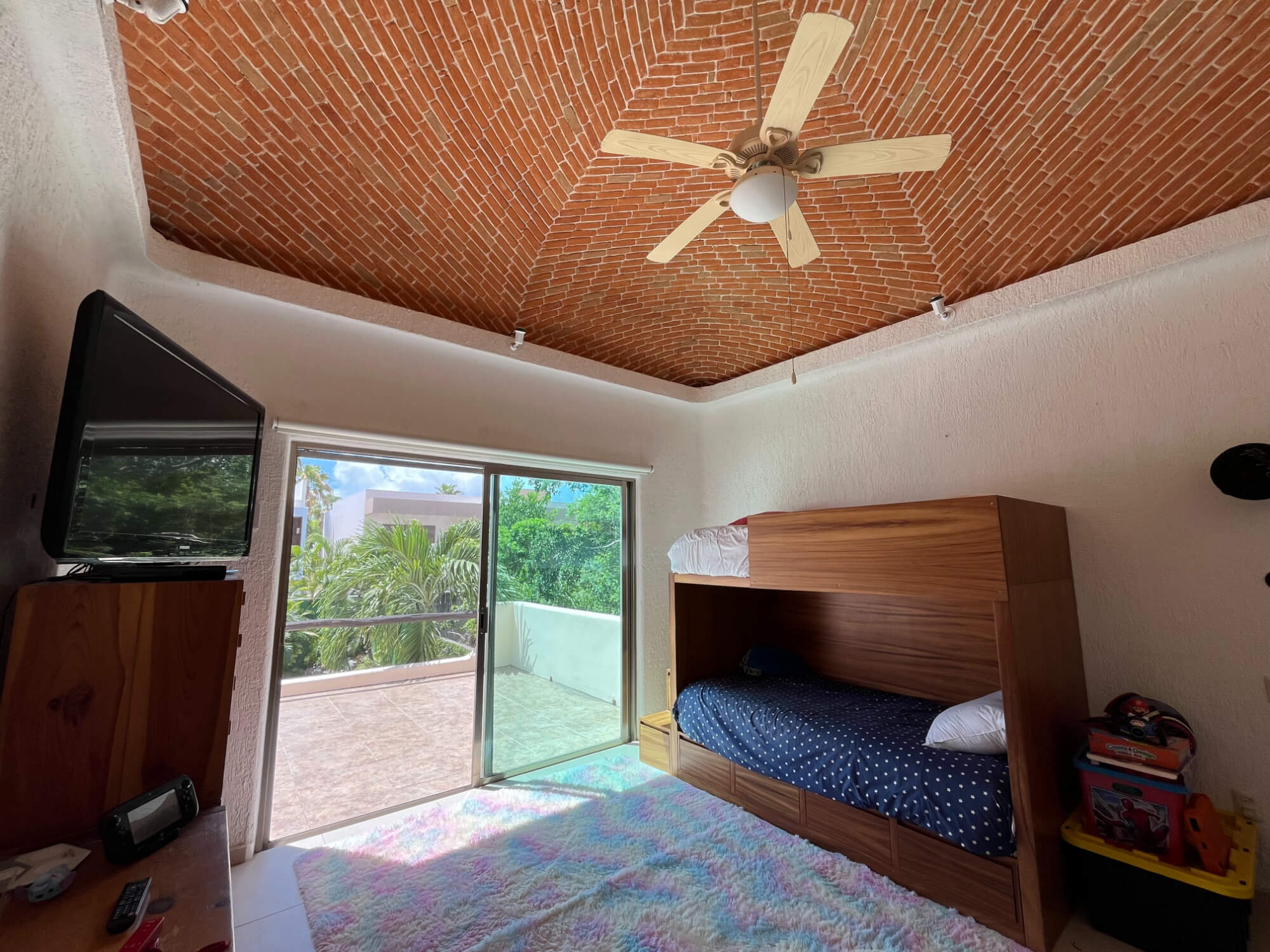 Casa frente al lago, alberca privada, muelle con acceso al lago para kayaks, area de spa y regadera con vapor, en residencial con casa club