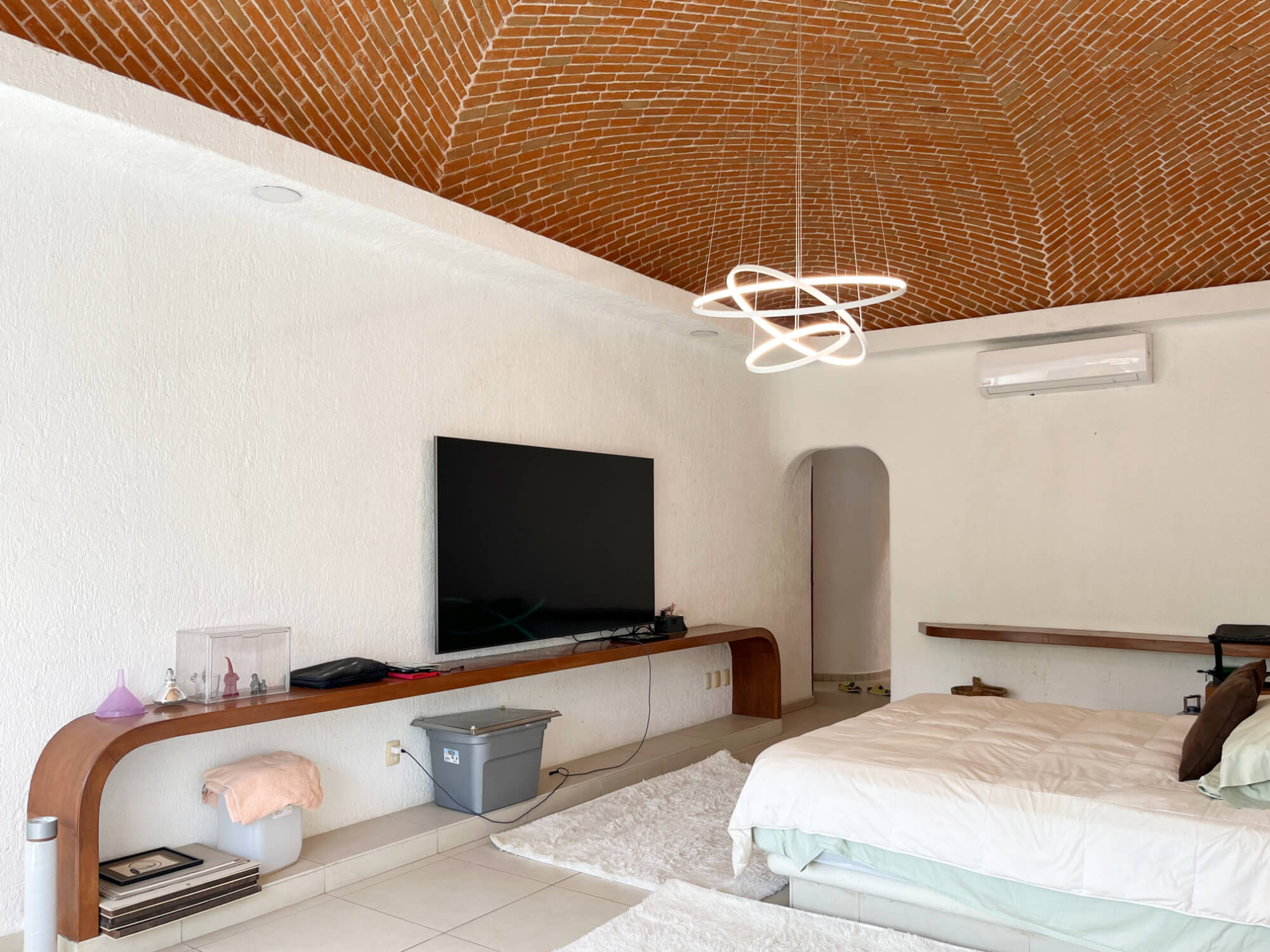 Casa frente al lago, alberca privada, muelle con acceso al lago para kayaks, area de spa y regadera con vapor, en residencial con casa club