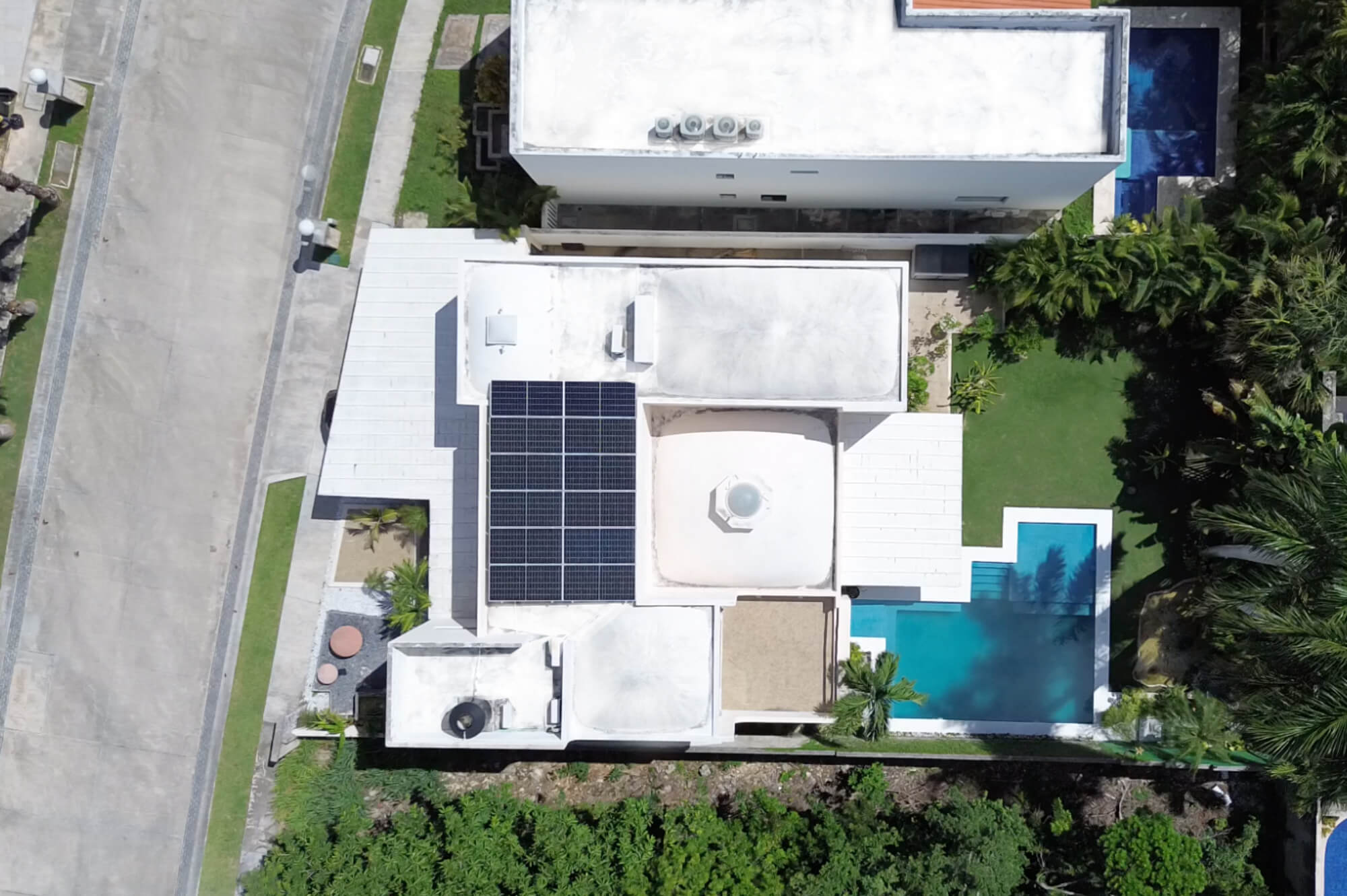 Casa frente al lago, alberca privada, muelle con acceso al lago para kayaks, area de spa y regadera con vapor, en residencial con casa club