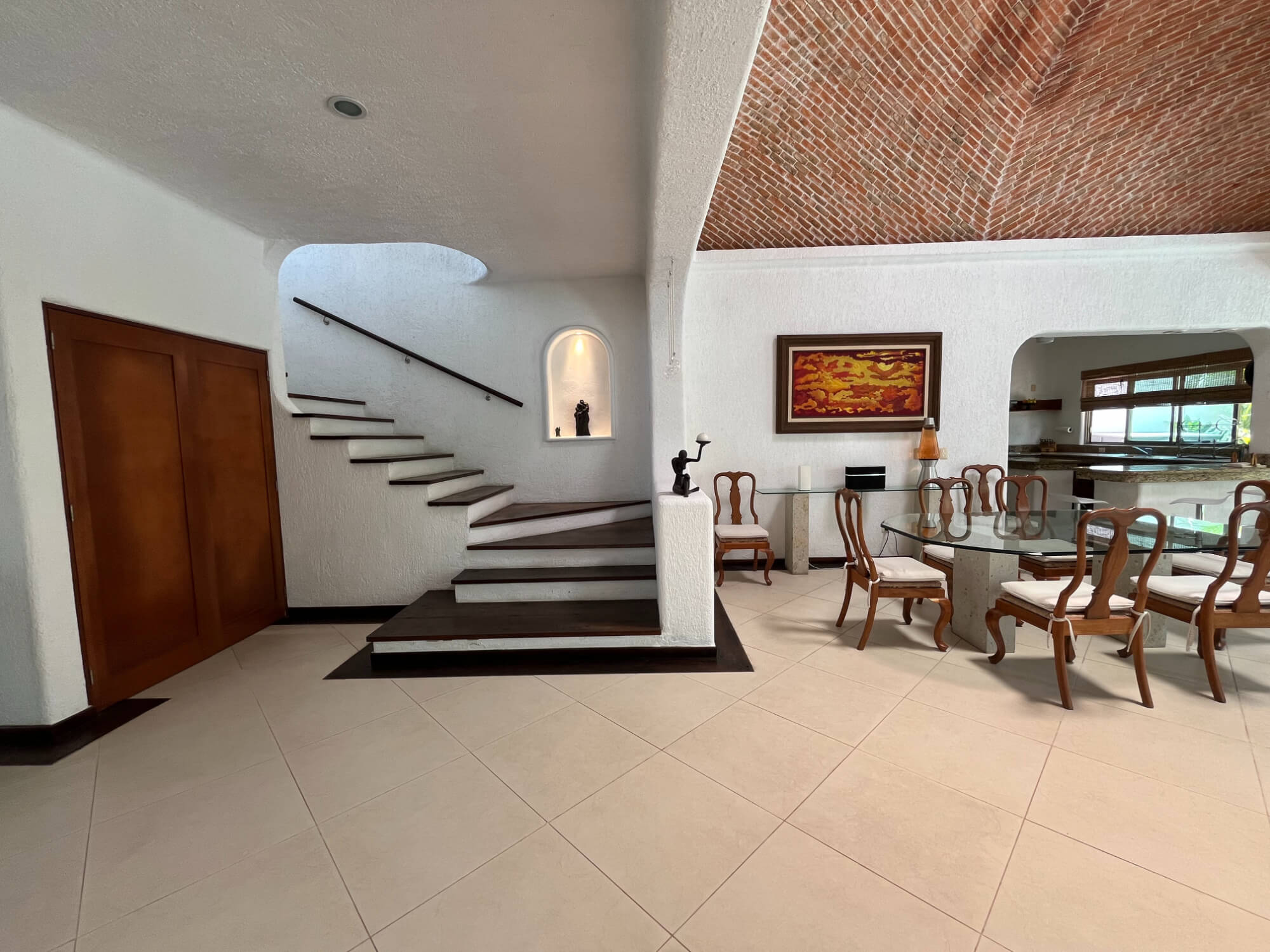 Casa frente al lago, alberca privada, muelle con acceso al lago para kayaks, area de spa y regadera con vapor, en residencial con casa club