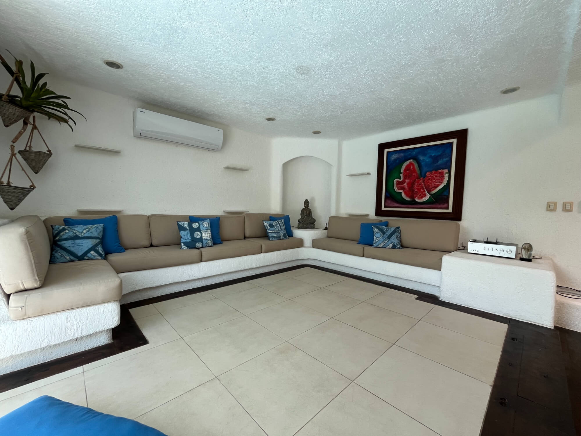 Casa frente al lago, alberca privada, muelle con acceso al lago para kayaks, area de spa y regadera con vapor, en residencial con casa club