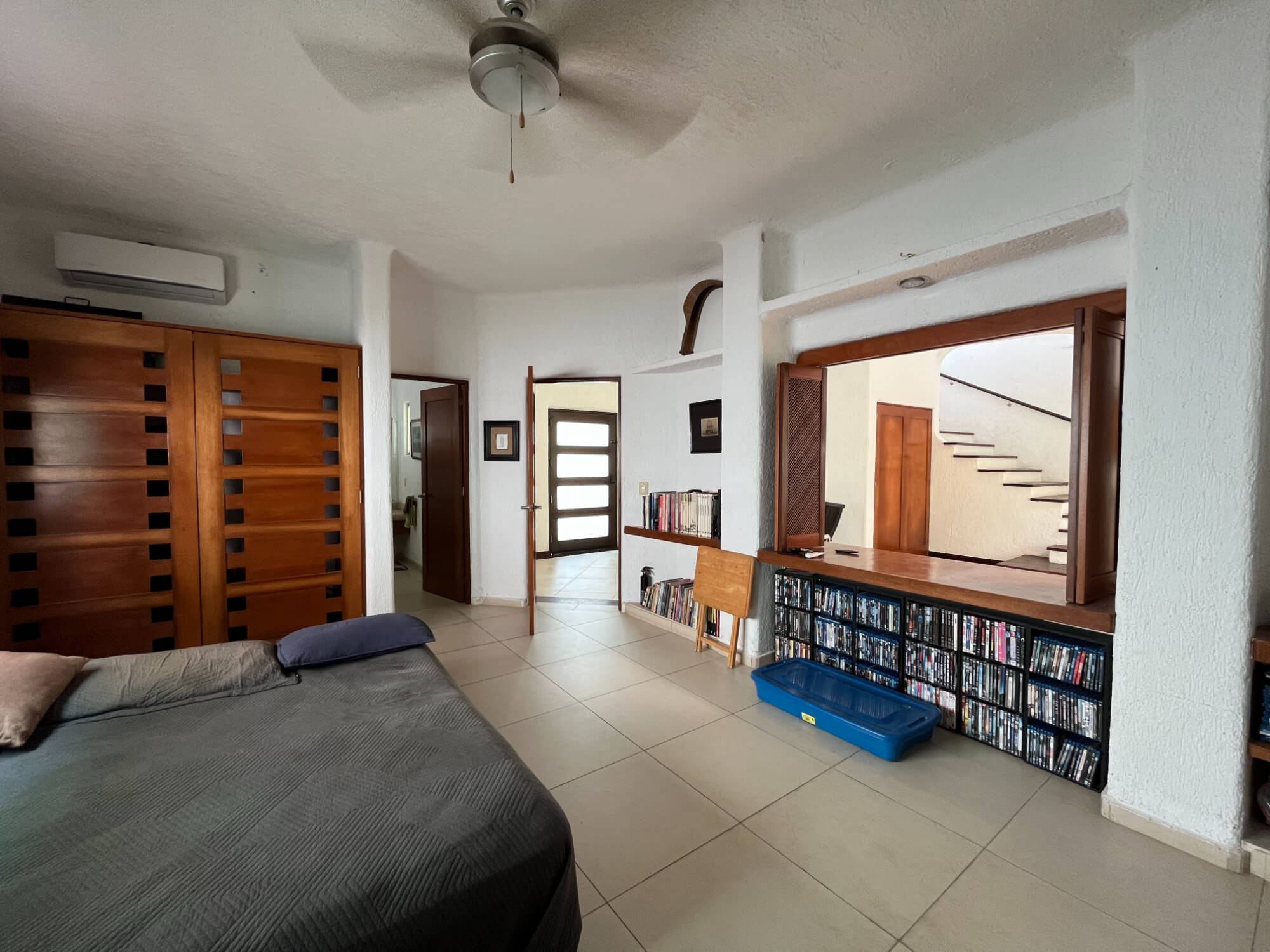 Casa frente al lago, alberca privada, muelle con acceso al lago para kayaks, area de spa y regadera con vapor, en residencial con casa club