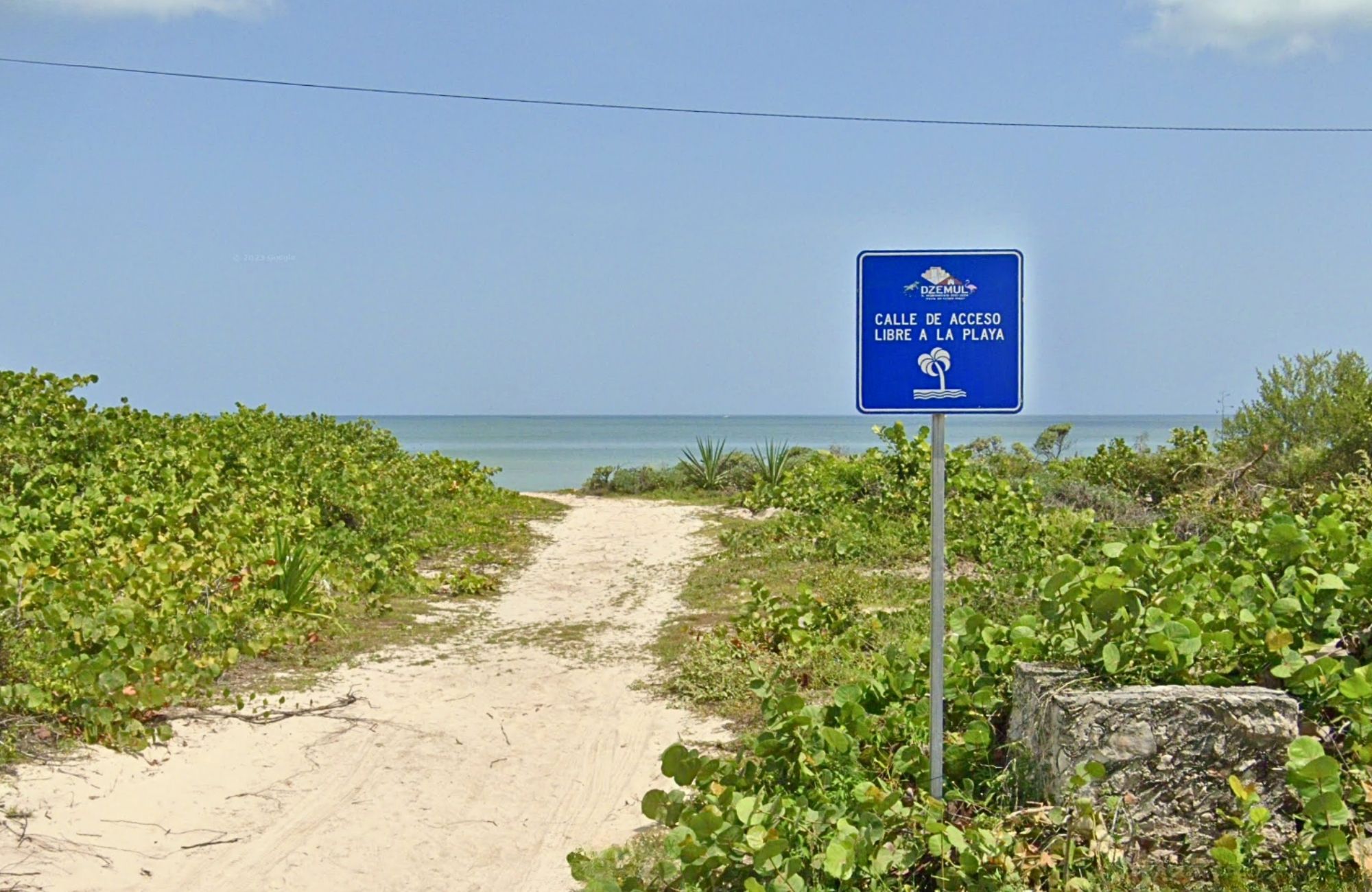 House steps from the ocean with rooftop plunge pool for sale, Chelem, Yucat&aacute;n