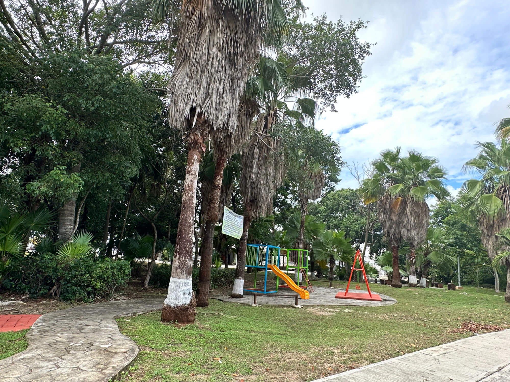 Home with Private Garden and Pool in Gated Community &ndash; Av. Huayac&aacute;n, Canc&uacute;n