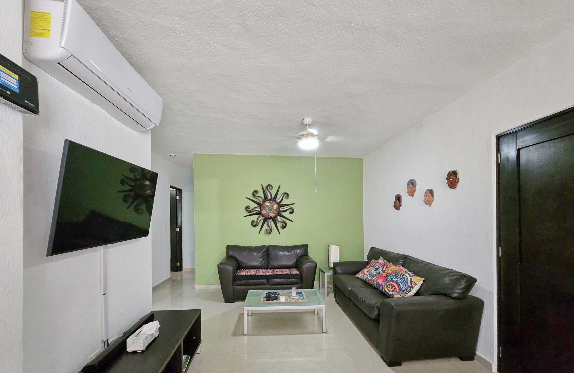 Apartment 190 meters from the beach, ocean view from rooftop, in a boutique hotel with room service, concierge, pool and barbecue area