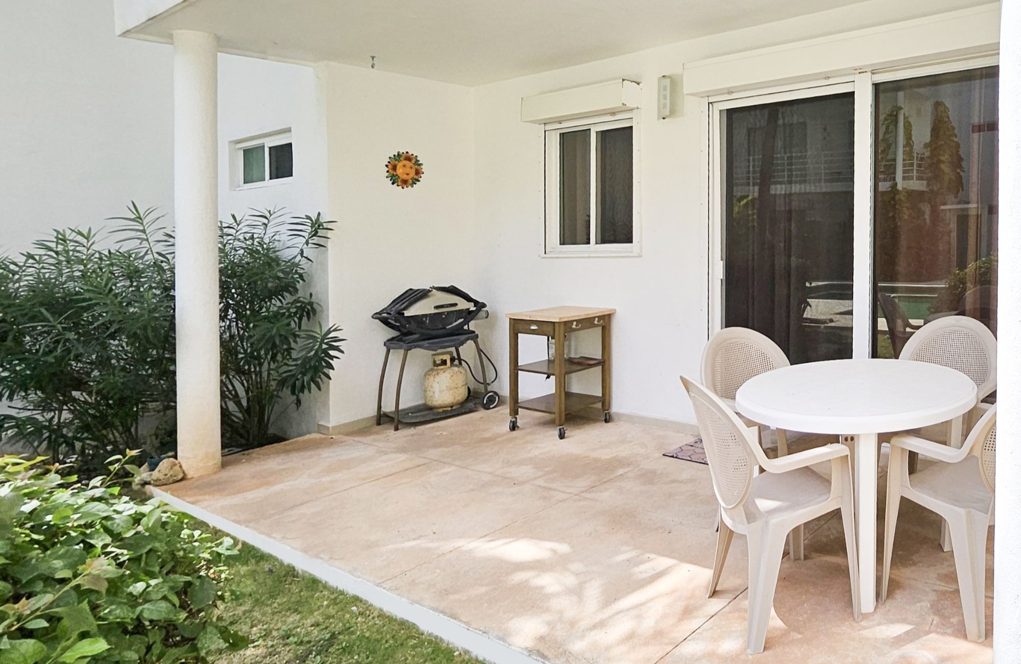 Apartment 190 meters from the beach, ocean view from rooftop, in a boutique hotel with room service, concierge, pool and barbecue area