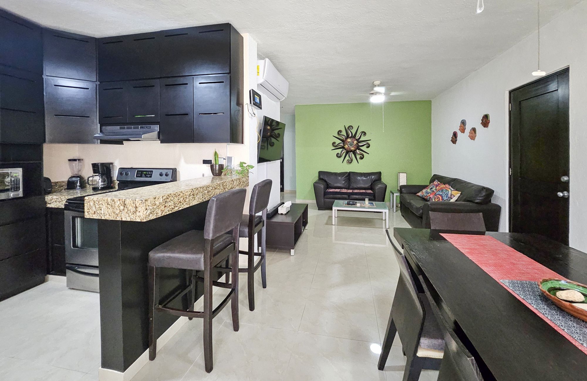 Apartment 190 meters from the beach, ocean view from rooftop, in a boutique hotel with room service, concierge, pool and barbecue area