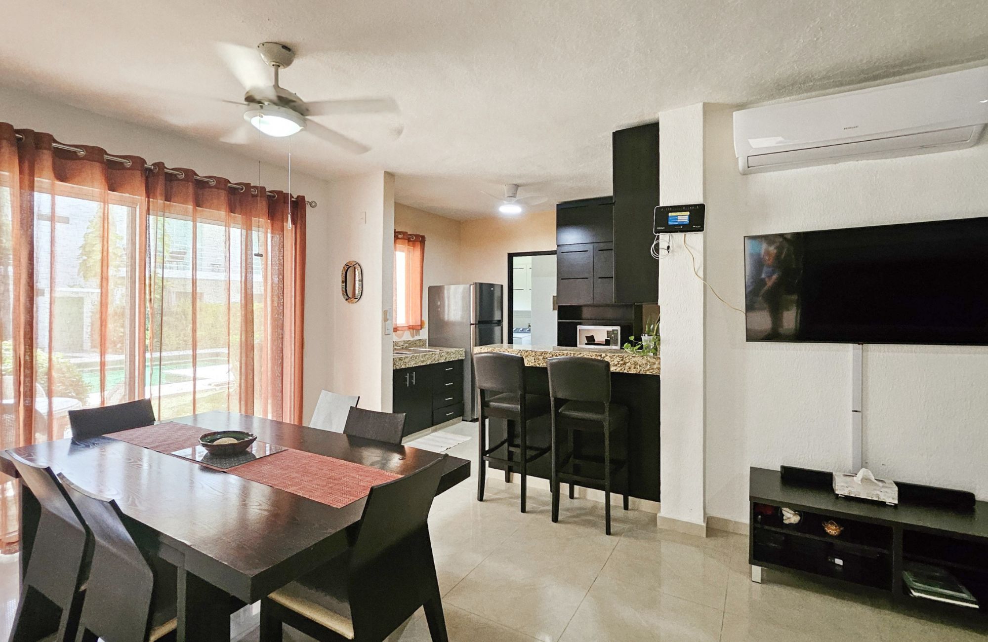 Apartment 190 meters from the beach, ocean view from rooftop, in a boutique hotel with room service, concierge, pool and barbecue area