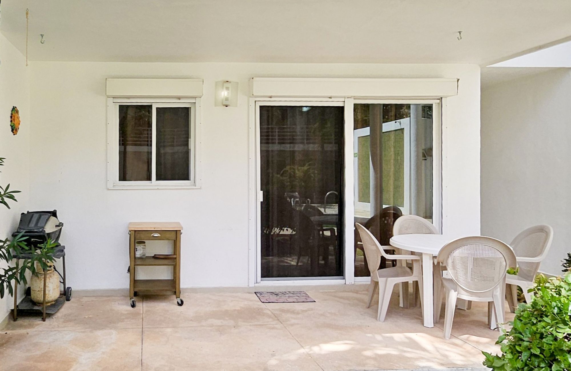 Apartment 190 meters from the beach, ocean view from rooftop, in a boutique hotel with room service, concierge, pool and barbecue area