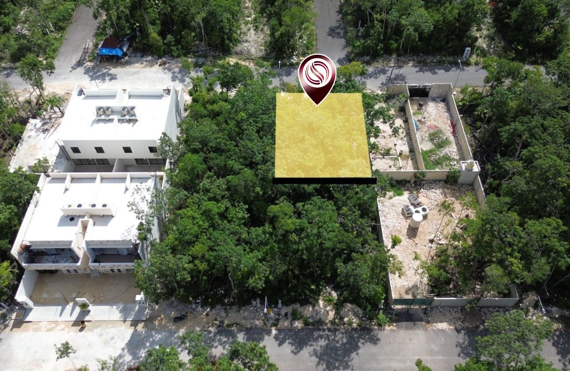 Land for single-family and multi-family vertical use, for sale in Tulum.
