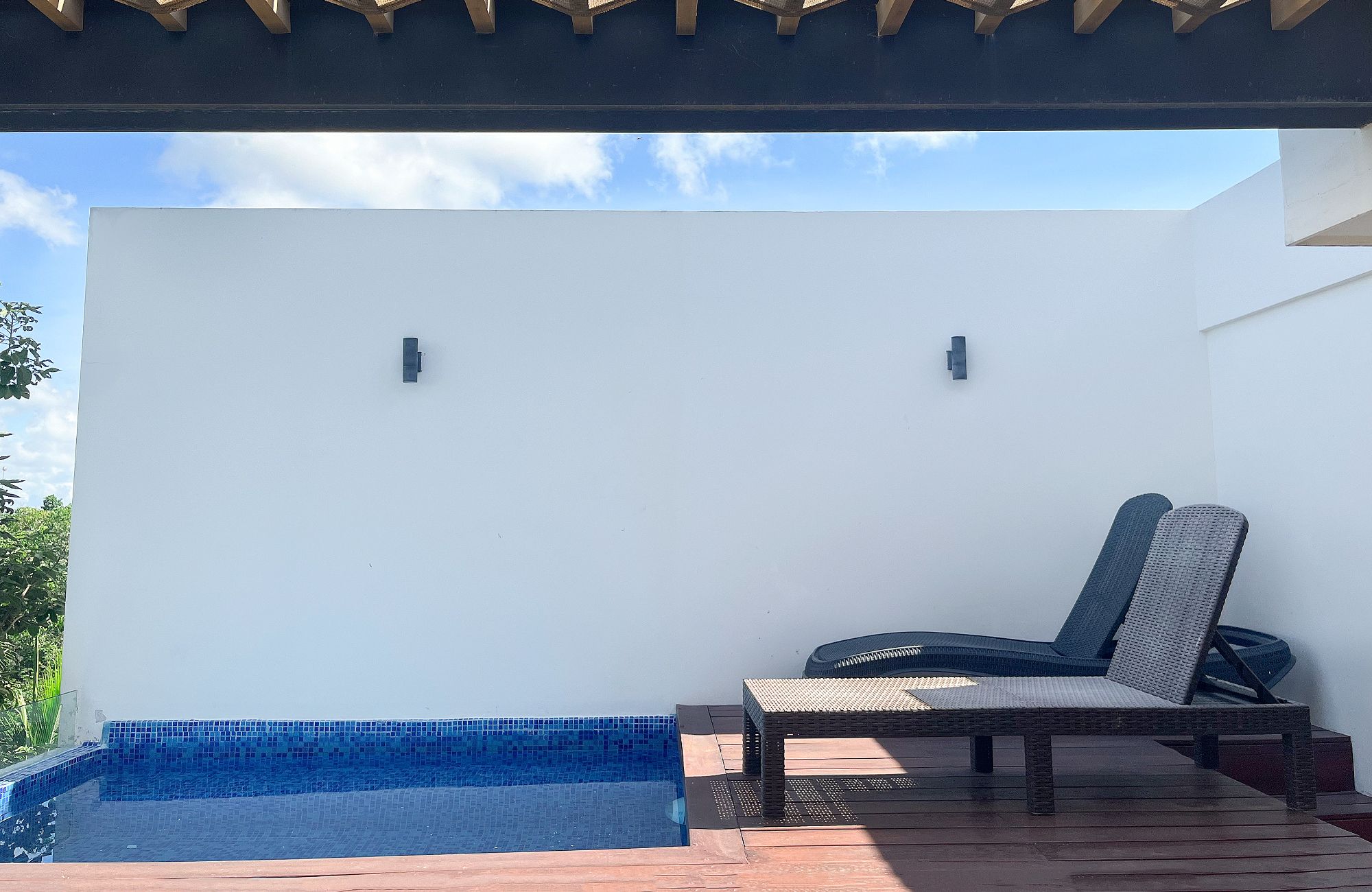 One-Bedroom Penthouse with Luxury Amenities in La Veleta, Tulum.