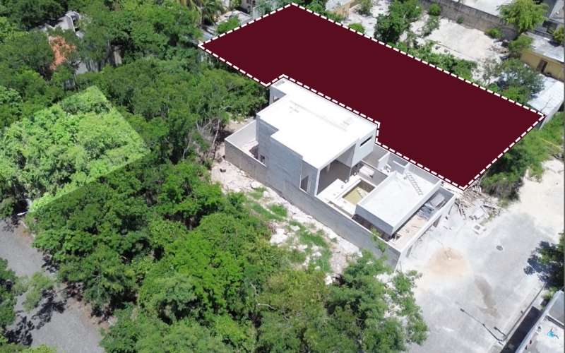 Lot for sale in Los Almendros residential, ideal for apartments, Playa del Carmen.