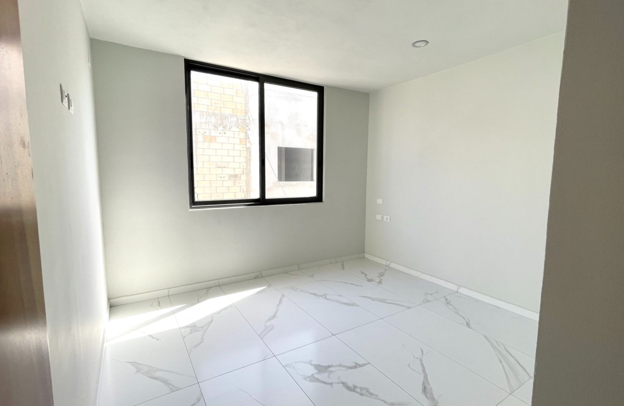 House with private pool, TV room, big roof garden terrace, parking for 3 cars, clubhouse with sports fields and amenities in Residencial