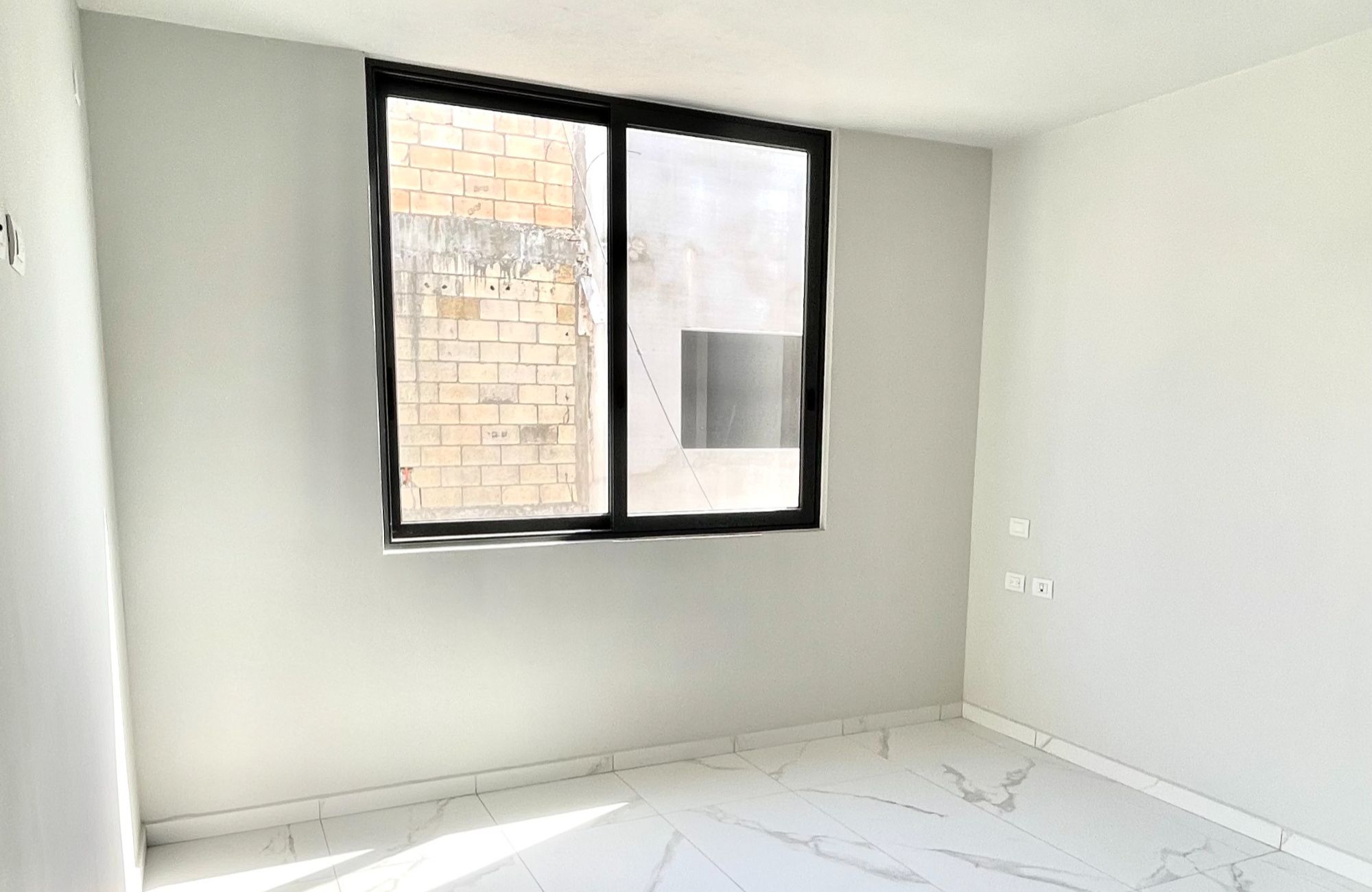 House with private pool, TV room, big roof garden terrace, parking for 3 cars, clubhouse with sports fields and amenities in Residencial