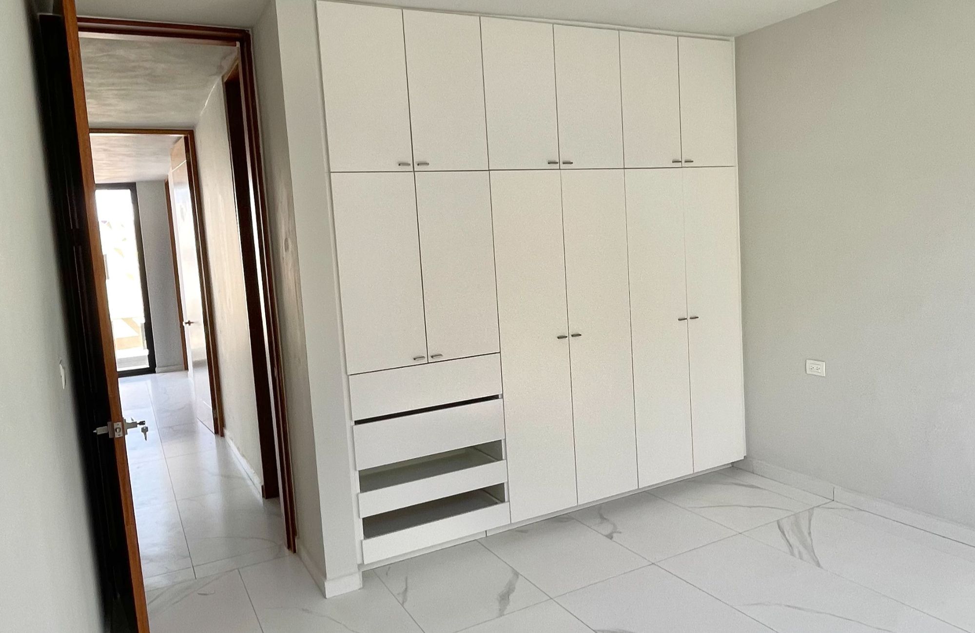 House with private pool, TV room, big roof garden terrace, parking for 3 cars, clubhouse with sports fields and amenities in Residencial