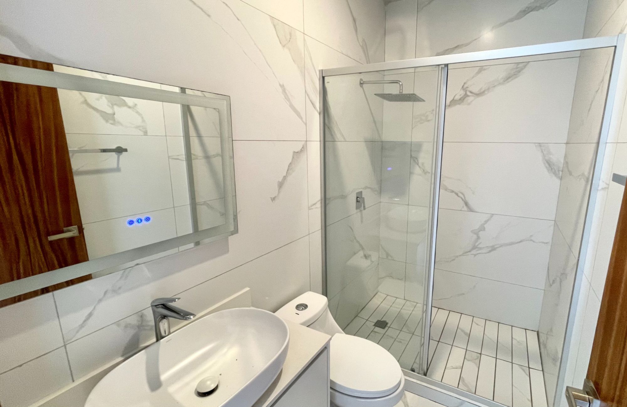 House with private pool, TV room, big roof garden terrace, parking for 3 cars, clubhouse with sports fields and amenities in Residencial