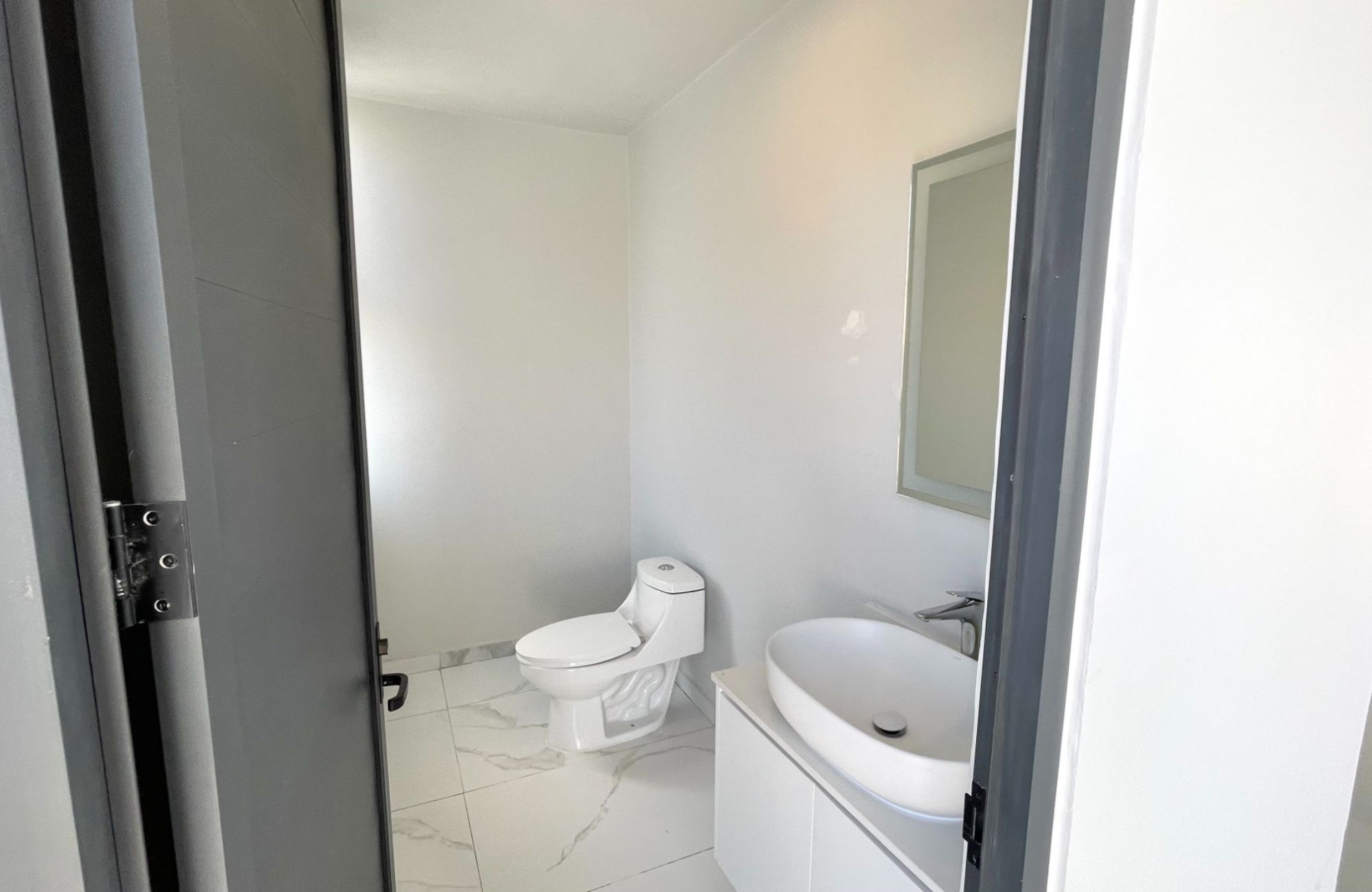 House with private pool, TV room, big roof garden terrace, parking for 3 cars, clubhouse with sports fields and amenities in Residencial