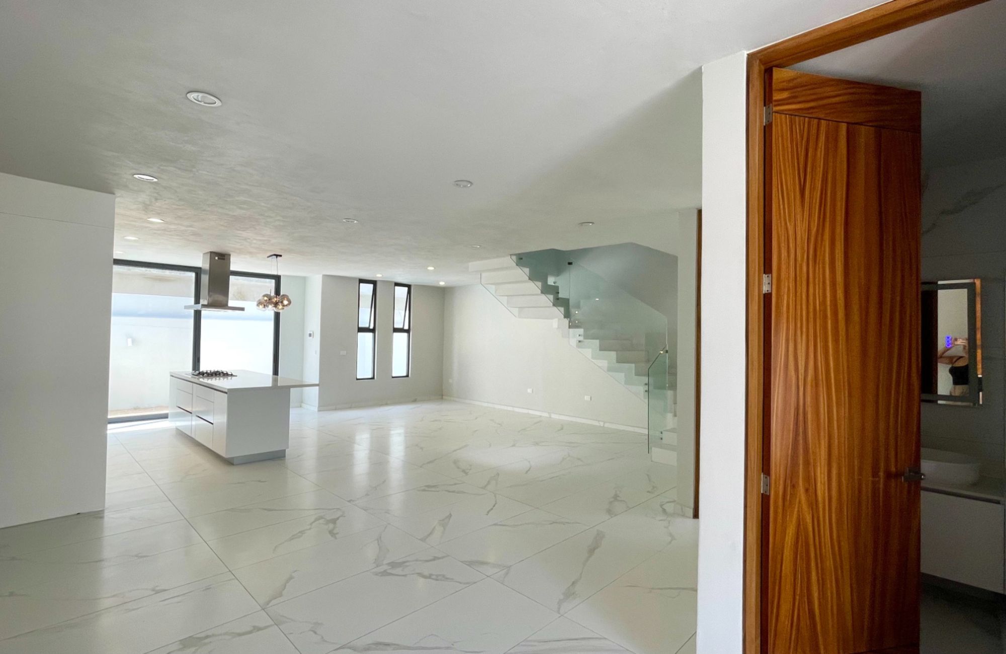 House with private pool, TV room, big roof garden terrace, parking for 3 cars, clubhouse with sports fields and amenities in Residencial