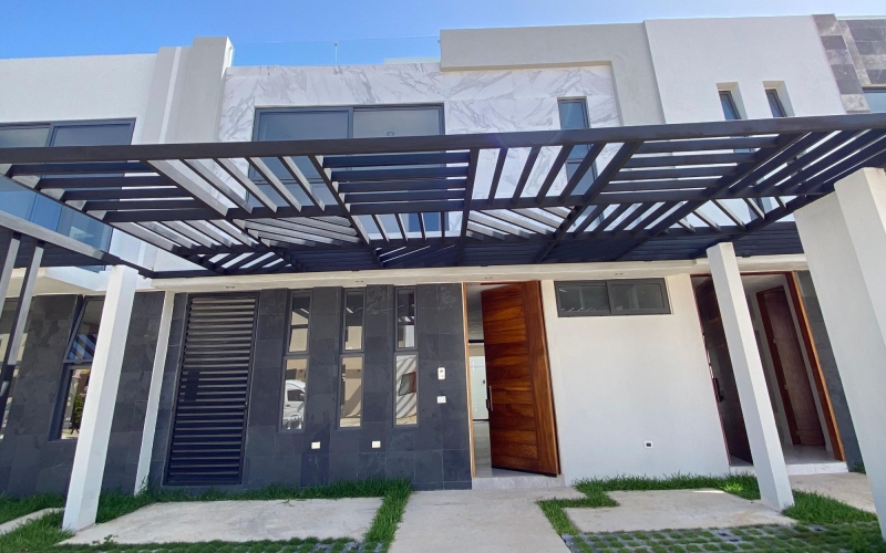 House with Private Pool, For Sale, Residencial Rio, Huayac&aacute;n, Canc&uacute;n