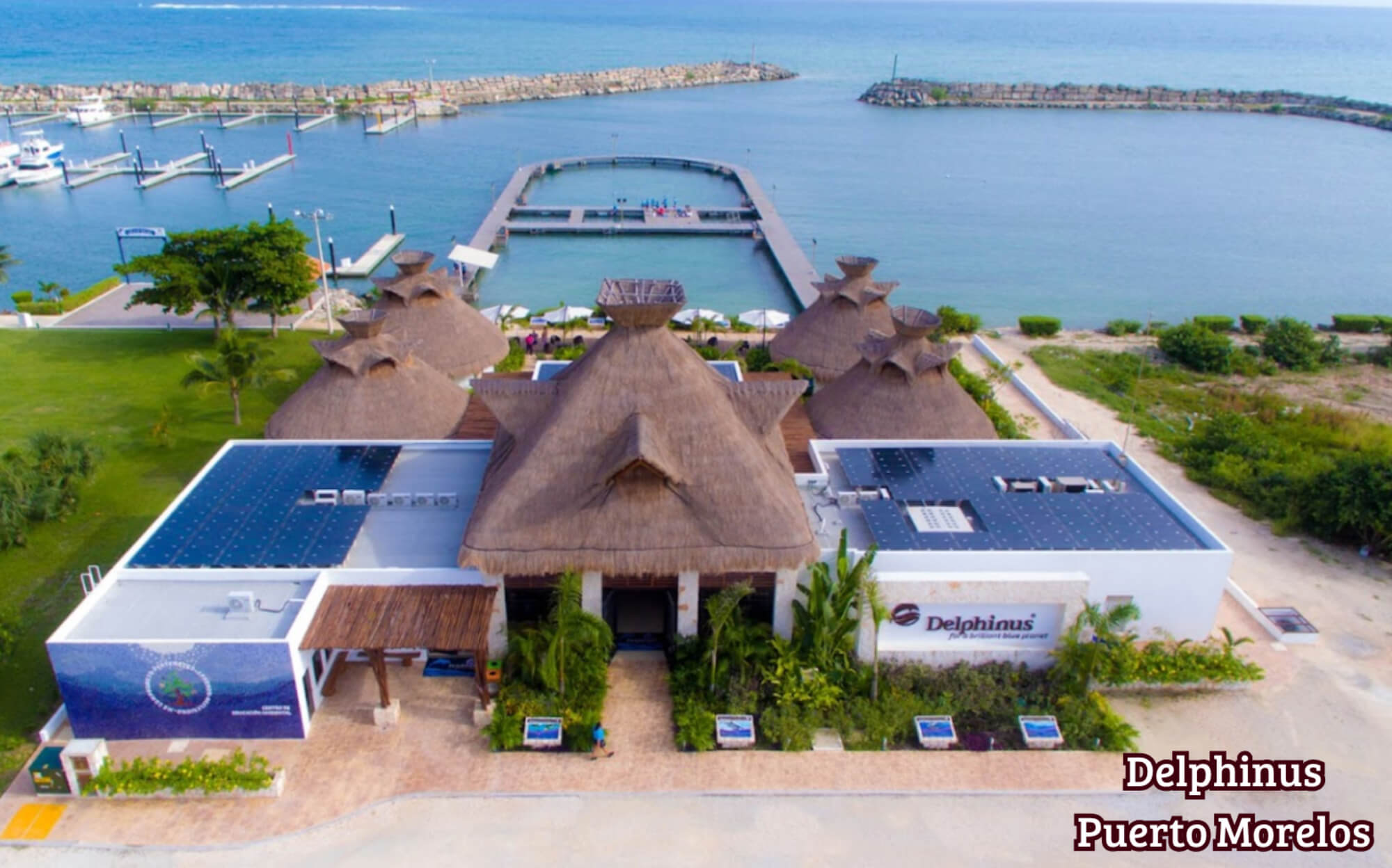 Estudio con acceso a la playa, terraza, tina, alberca y  Area de Coworking,  Venta en Puerto Morelos.