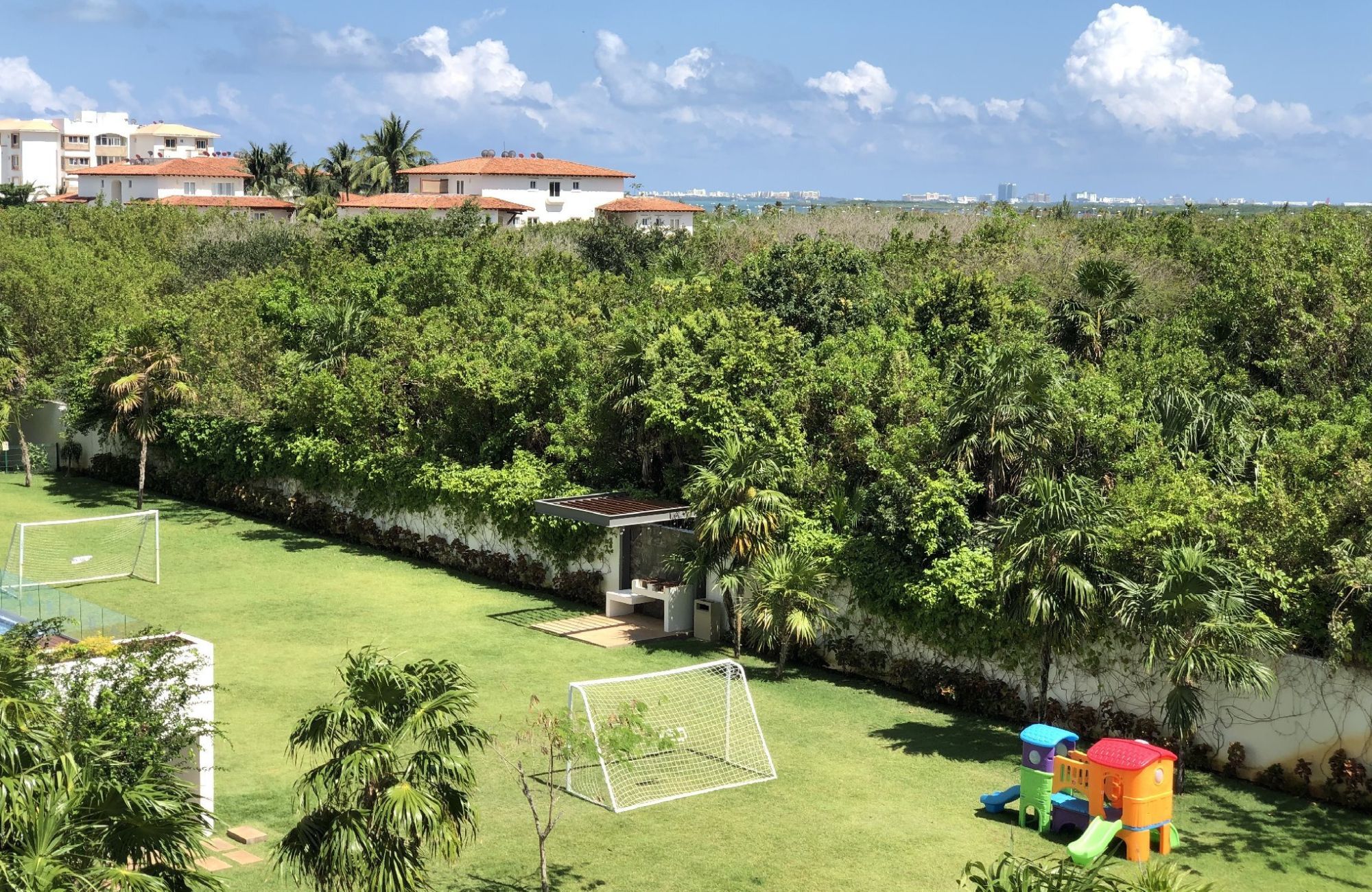 Condo with more than 25 amenities for sale, Huayac&aacute;n, Canc&uacute;n