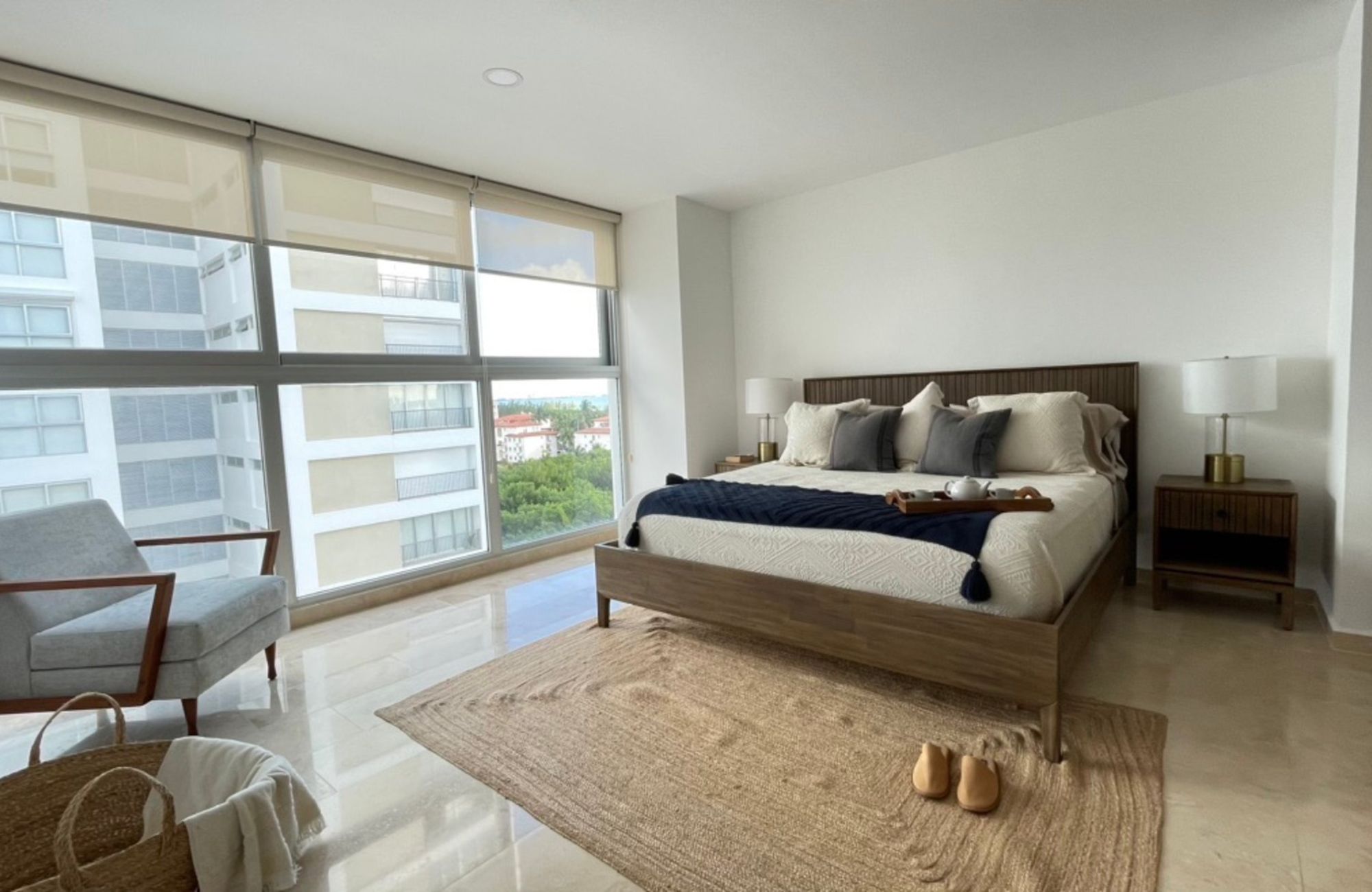 Apartment with pool overlooking the lagoon, jacuzzi, cinema for sale Cancun.