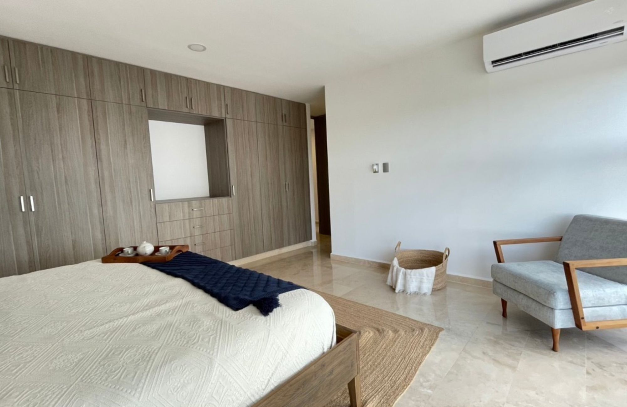 Apartment with pool overlooking the lagoon, jacuzzi, cinema for sale Cancun.