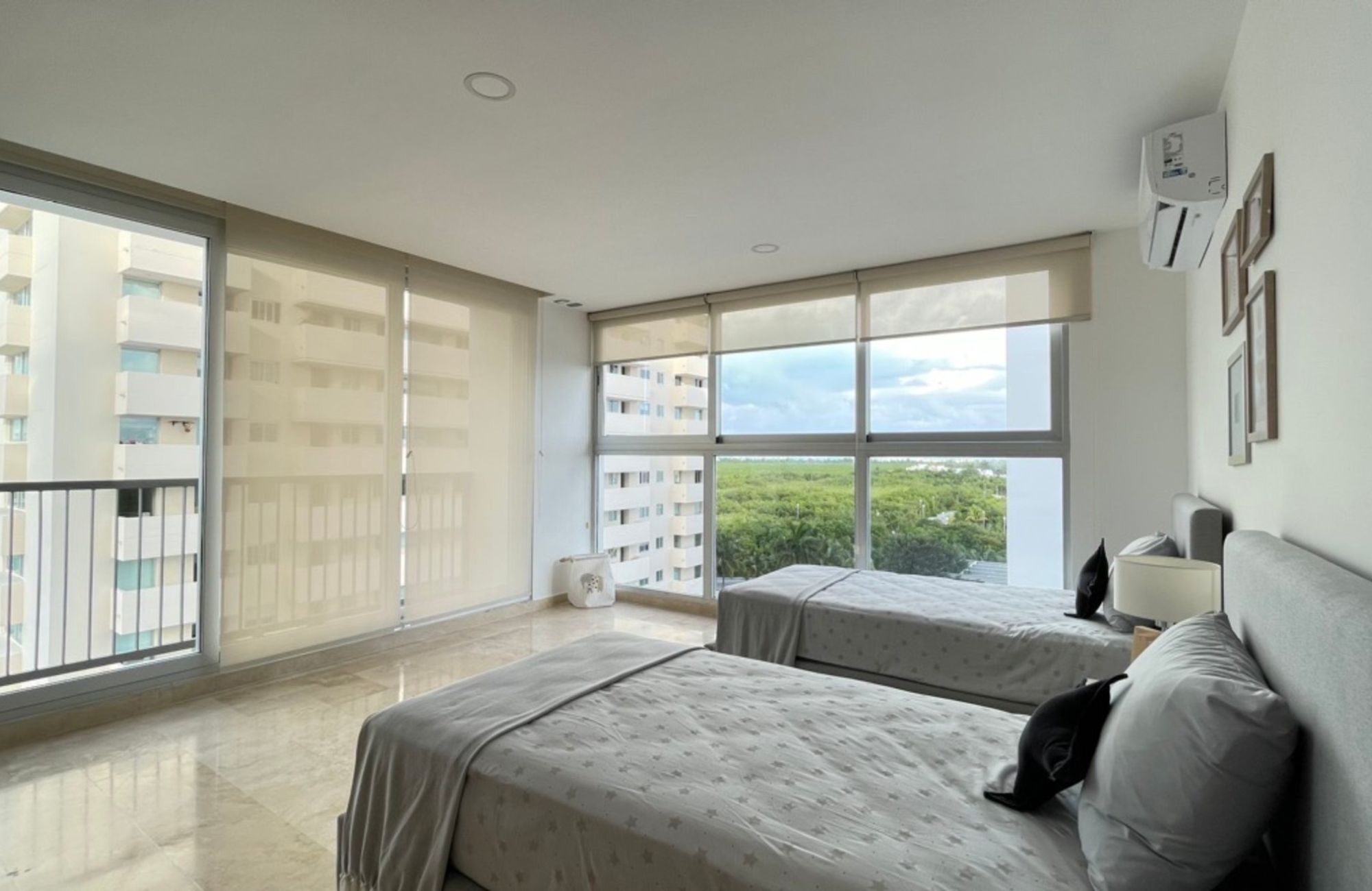 Apartment with pool overlooking the lagoon, jacuzzi, cinema for sale Cancun.