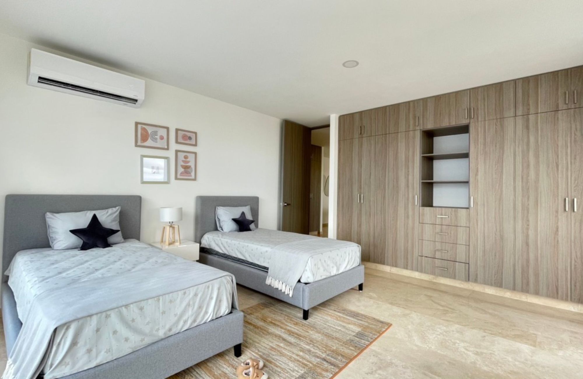 Apartment with pool overlooking the lagoon, jacuzzi, cinema for sale Cancun.