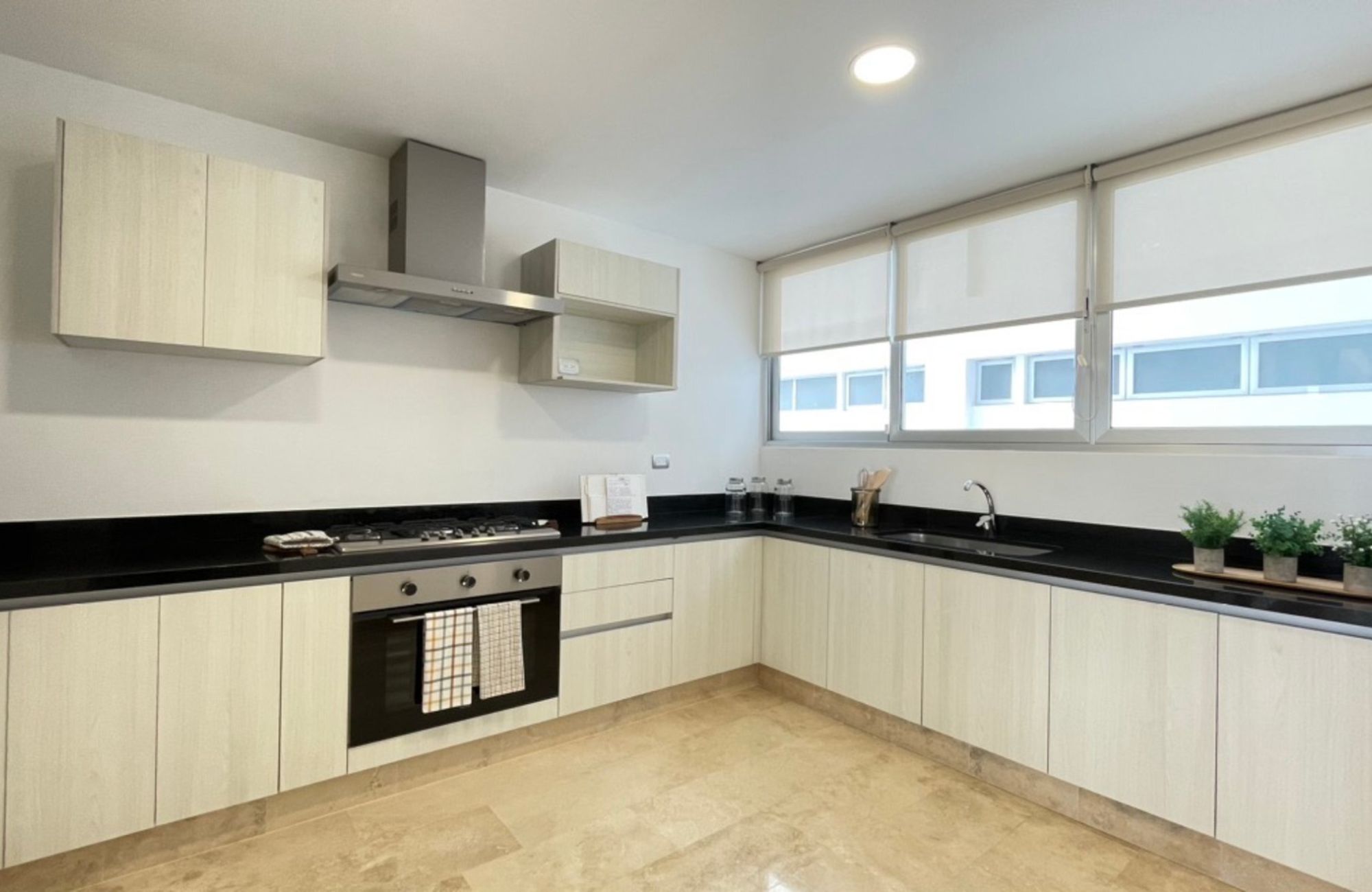 Apartment with pool overlooking the lagoon, jacuzzi, cinema for sale Cancun.