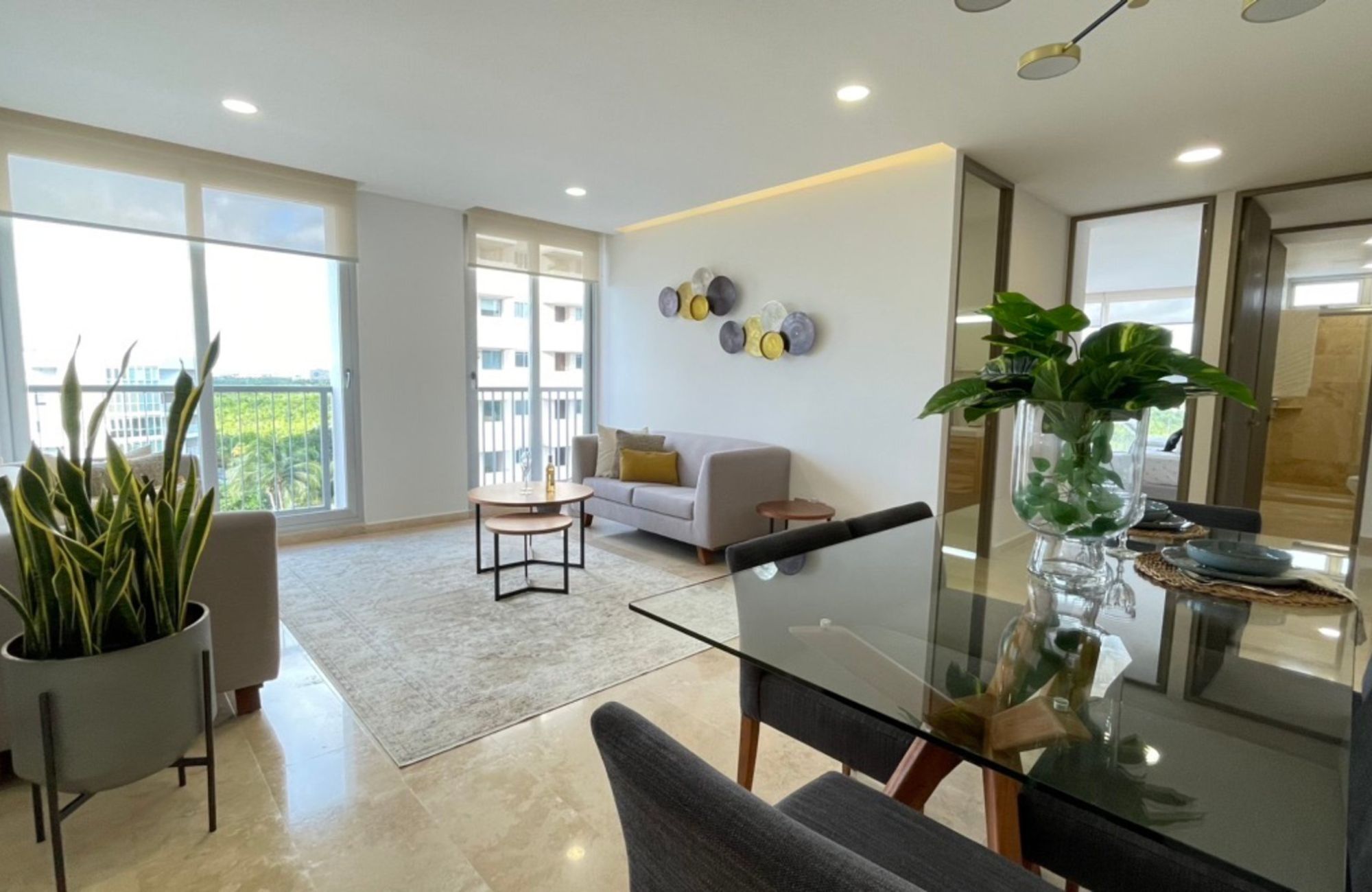 Apartment with pool overlooking the lagoon, jacuzzi, cinema for sale Cancun.