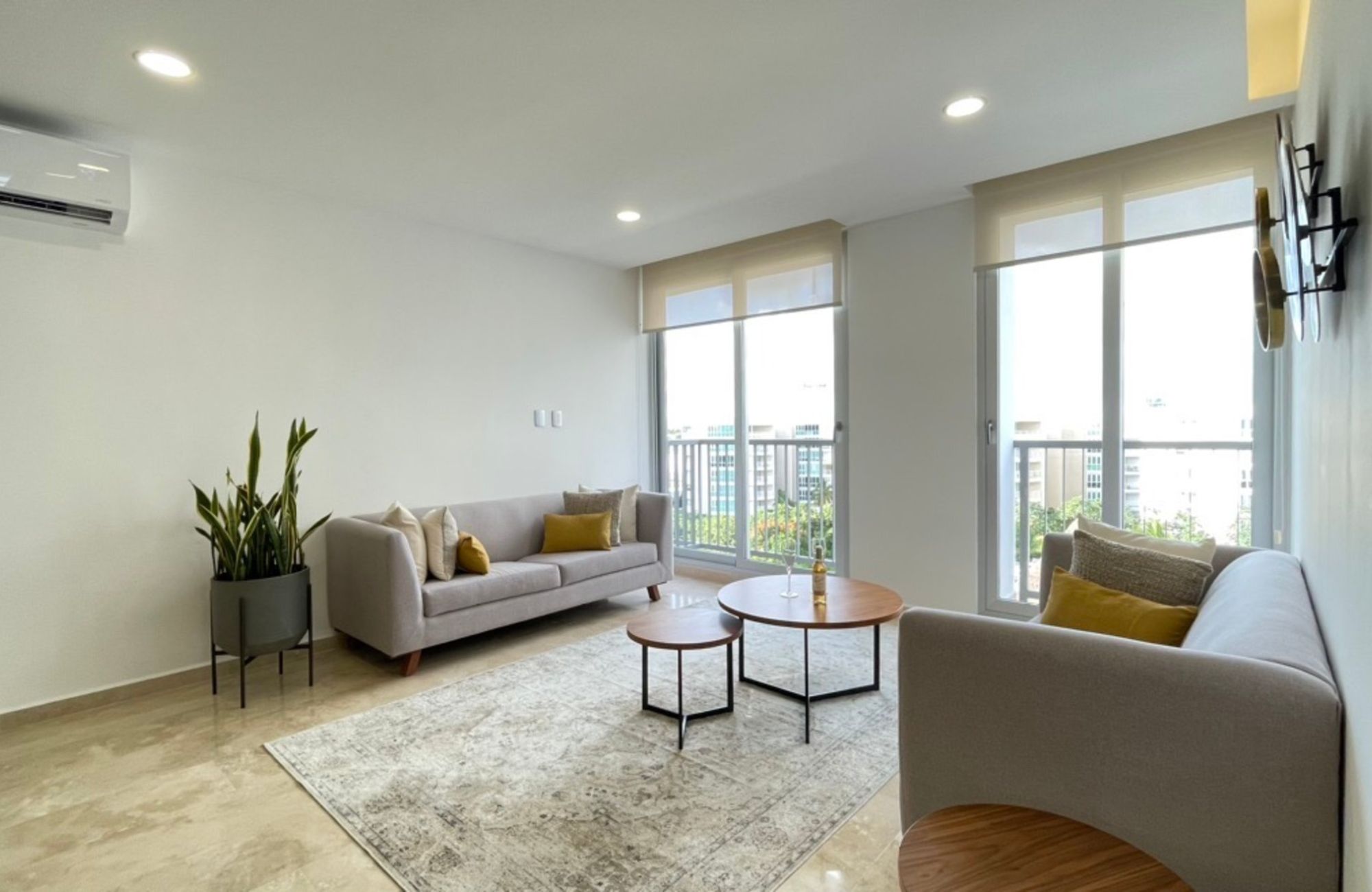 Apartment with pool overlooking the lagoon, jacuzzi, cinema for sale Cancun.