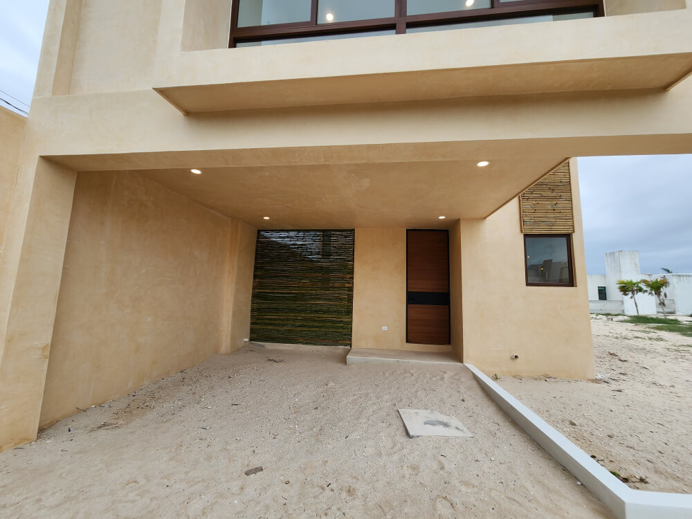 Two-Story House with Private Pool and Garden for Sale in Temoz&oacute;n Norte, M&eacute;rida