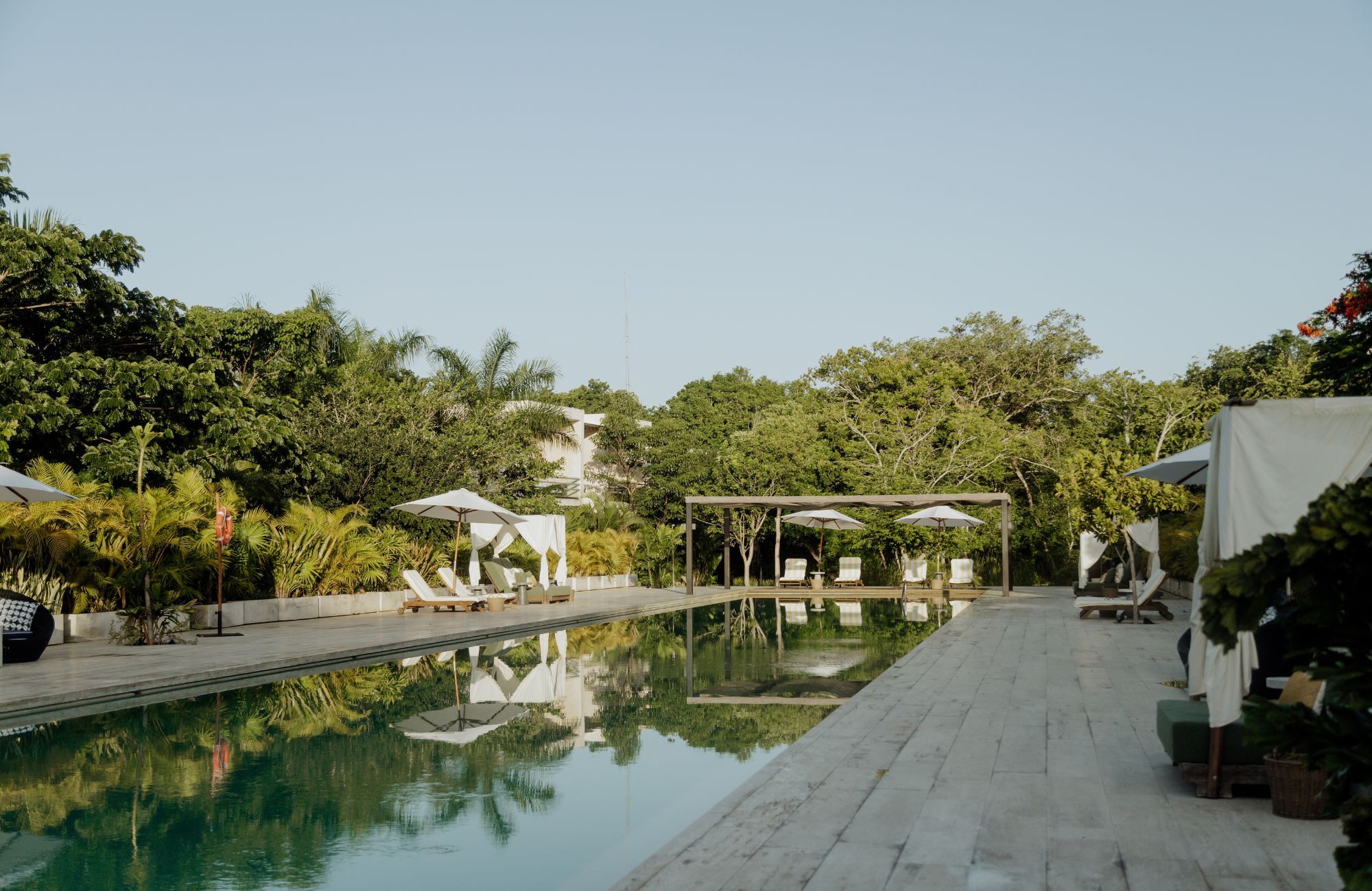 Two-level condo with garden, terrace, and private pool for sale in Merida Centro.