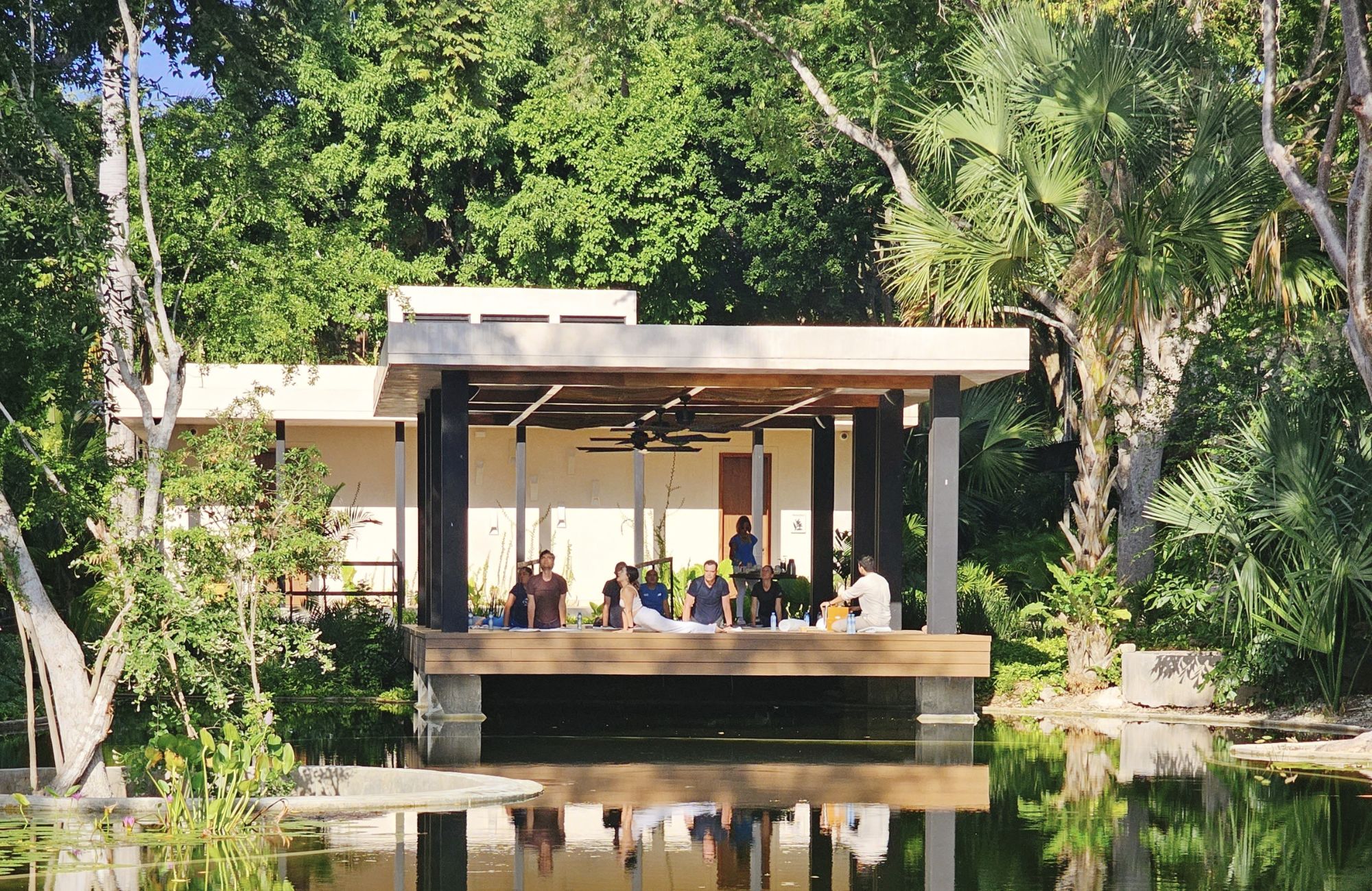 Golf &amp; lake view condo in Yucatan Country Club, for sale in M&eacute;rida.